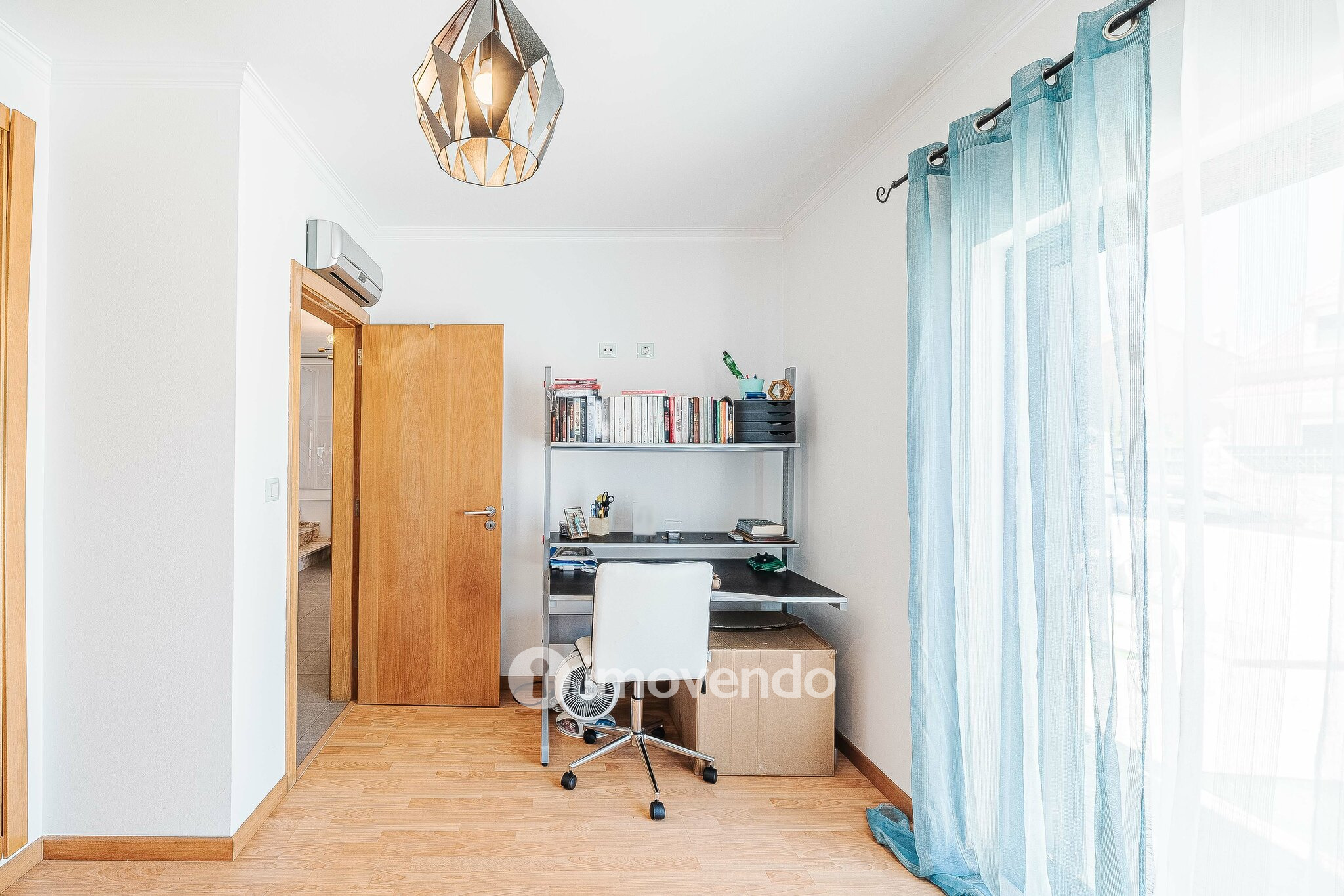 Moradia T3+1 de design moderno, com jardim, na Quinta do Anjo