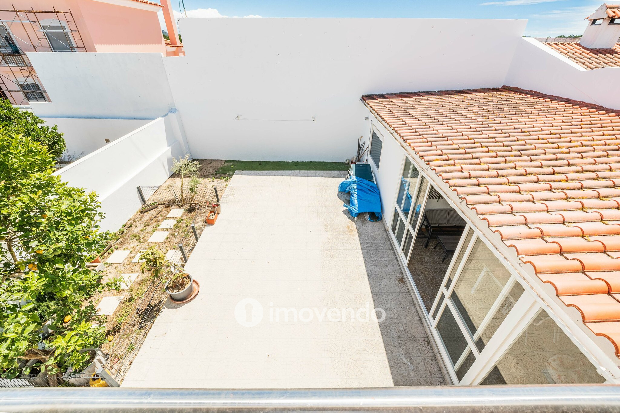 Moradia T3+1 de design moderno, com jardim, na Quinta do Anjo