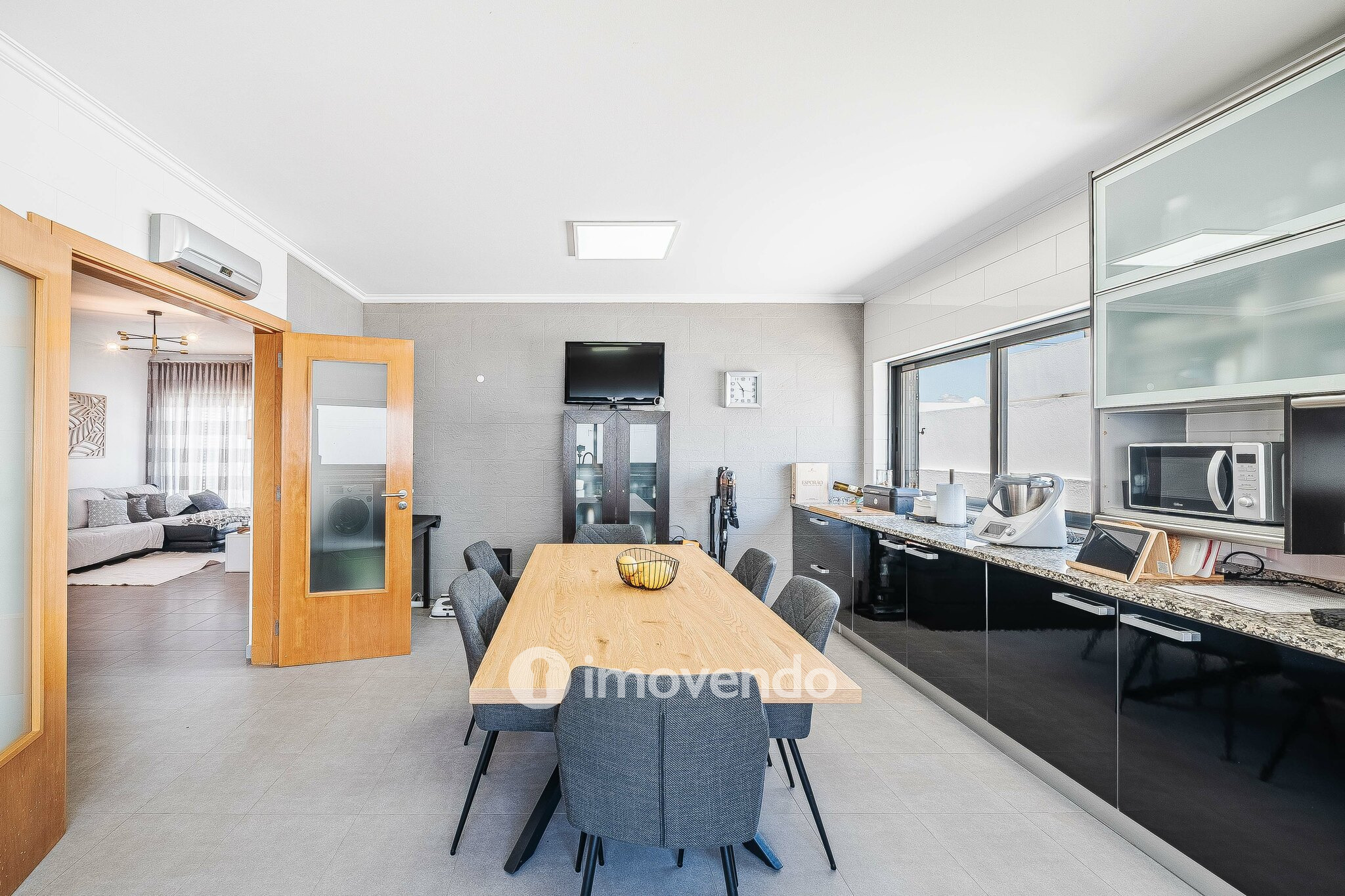 Moradia T3+1 de design moderno, com jardim, na Quinta do Anjo