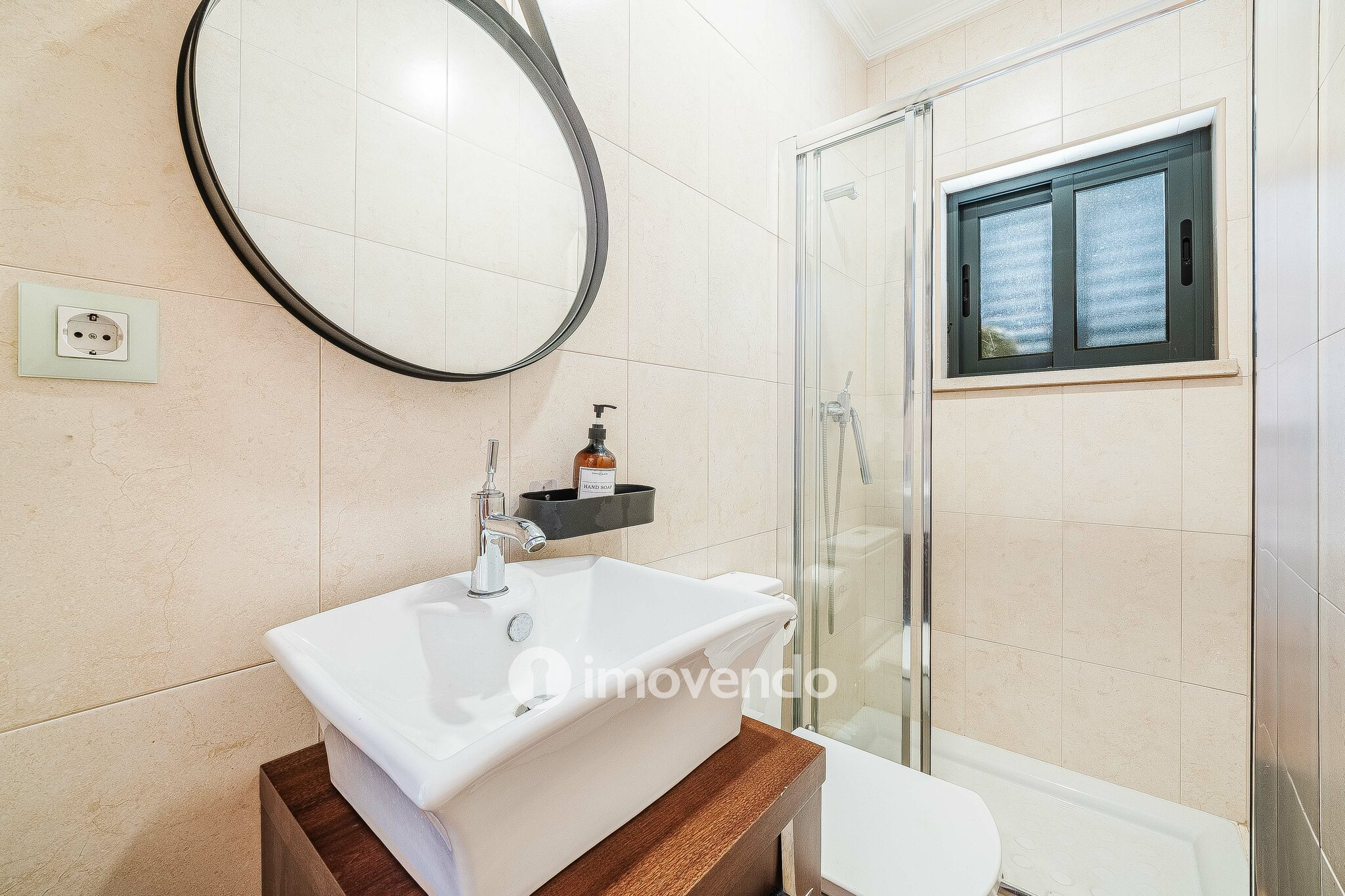 Moradia T3+1 de design moderno, com jardim, na Quinta do Anjo