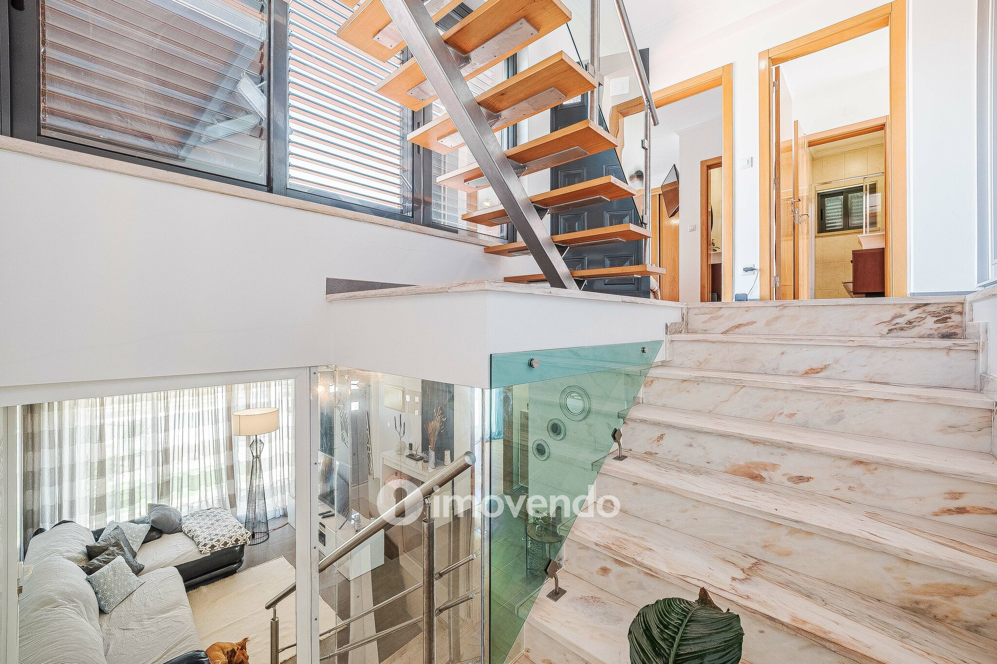 Moradia T3+1 de design moderno, com jardim, na Quinta do Anjo