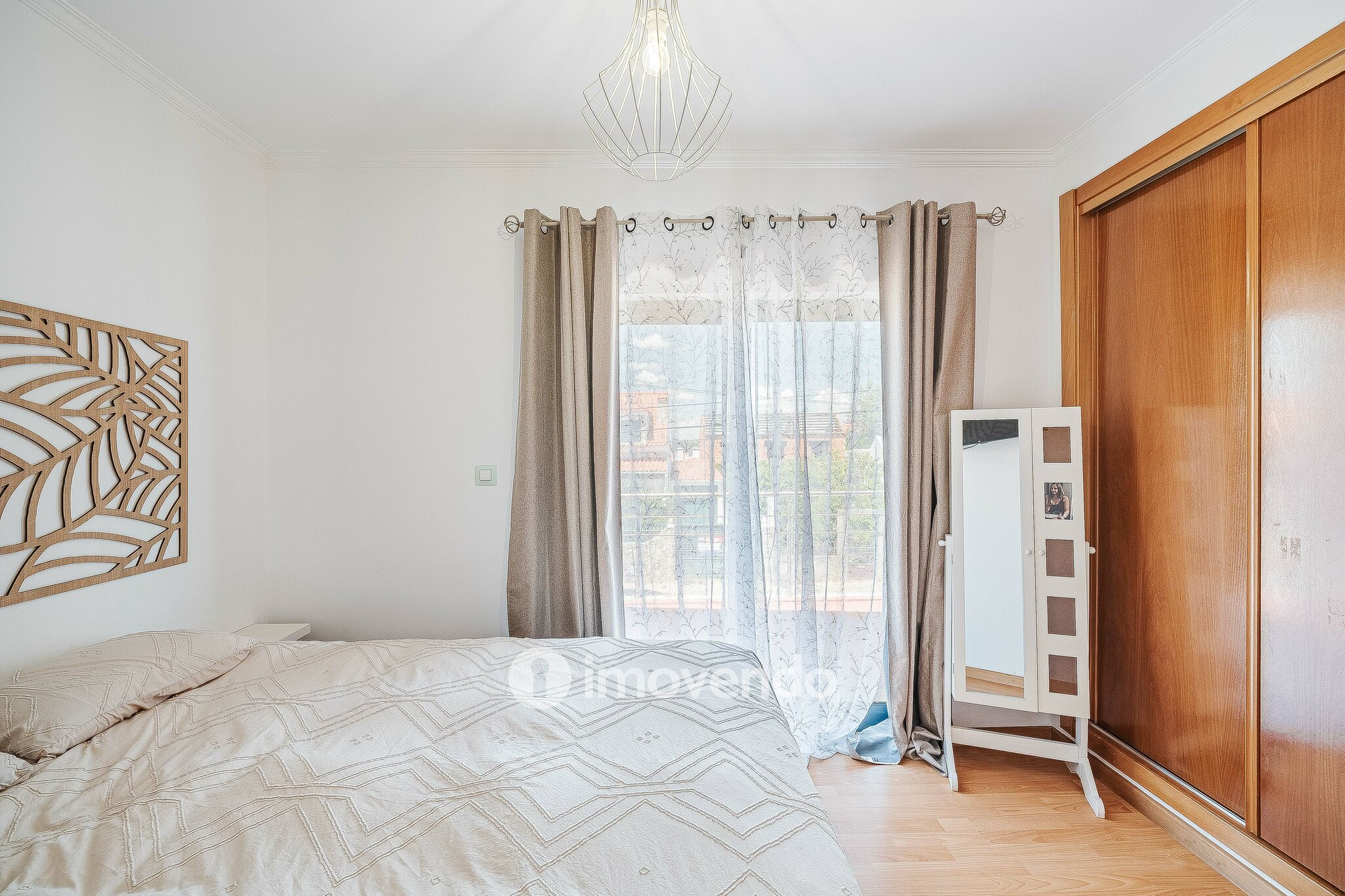 Moradia T3+1 de design moderno, com jardim, na Quinta do Anjo