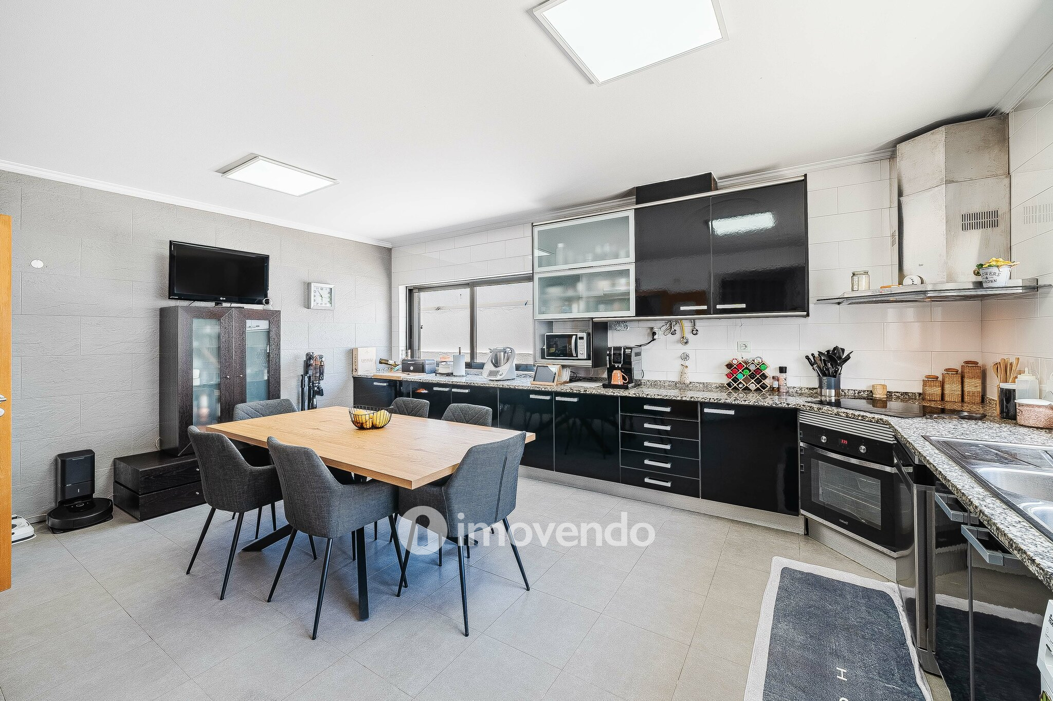 Moradia T3+1 de design moderno, com jardim, na Quinta do Anjo