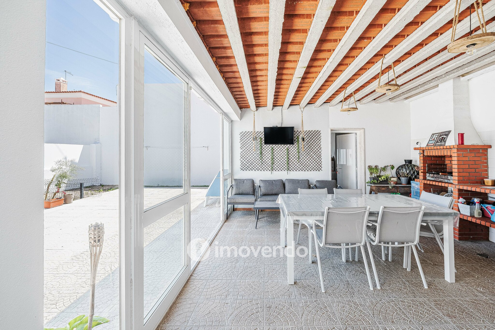Moradia T3+1 de design moderno, com jardim, na Quinta do Anjo