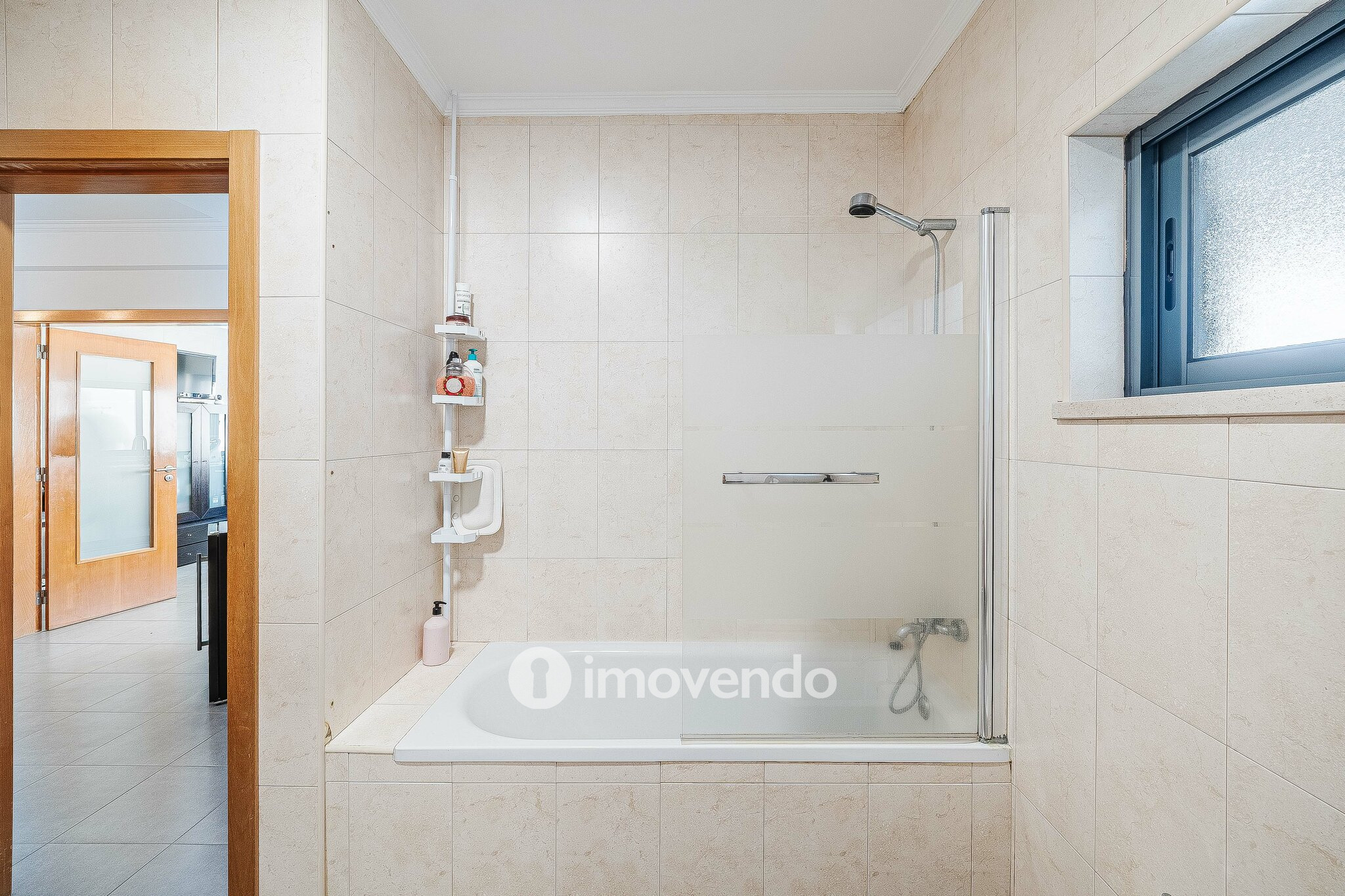 Moradia T3+1 de design moderno, com jardim, na Quinta do Anjo