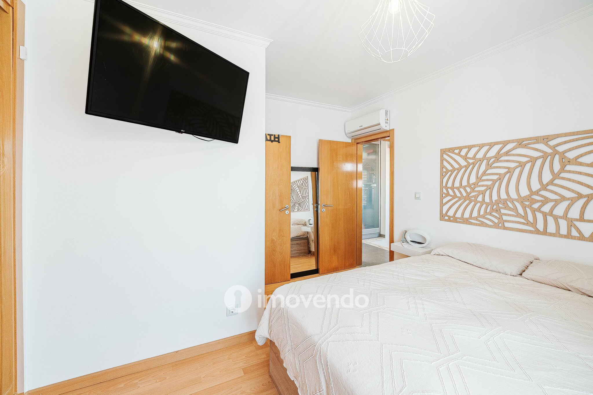 Moradia T3+1 de design moderno, com jardim, na Quinta do Anjo