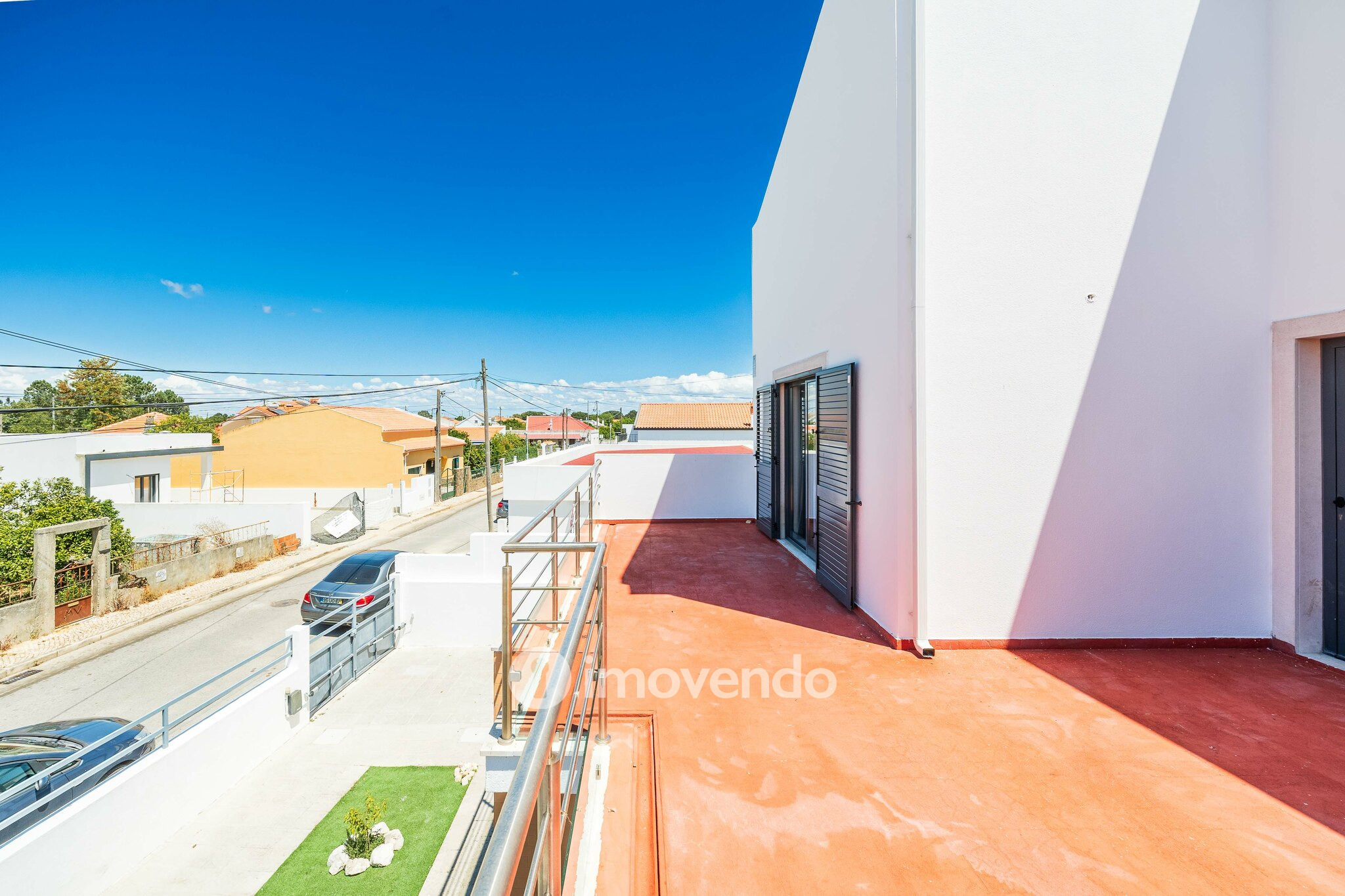 Moradia T3+1 de design moderno, com jardim, na Quinta do Anjo