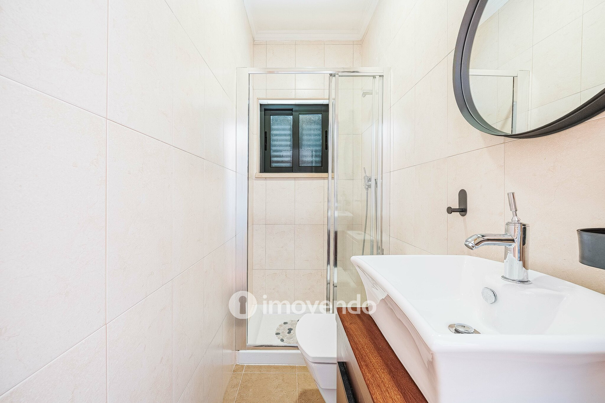 Moradia T3+1 de design moderno, com jardim, na Quinta do Anjo