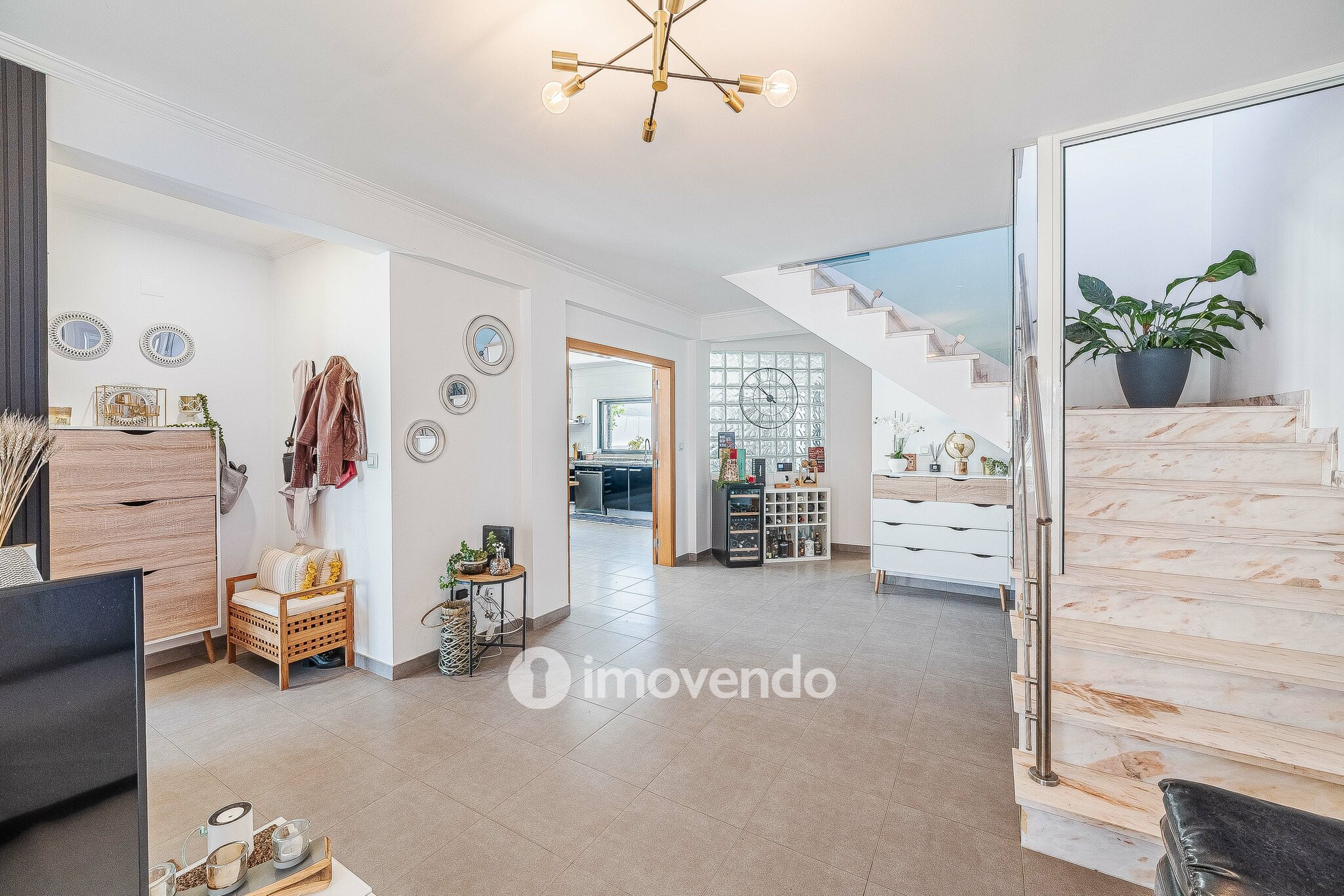 Moradia T3+1 de design moderno, com jardim, na Quinta do Anjo