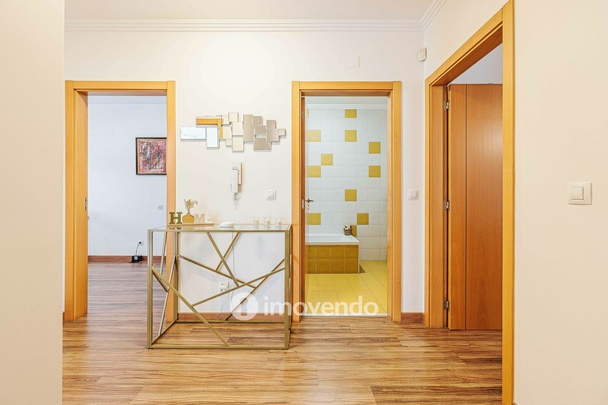 Moradia T3 com garagem, num condomínio com piscina, em Bucelas