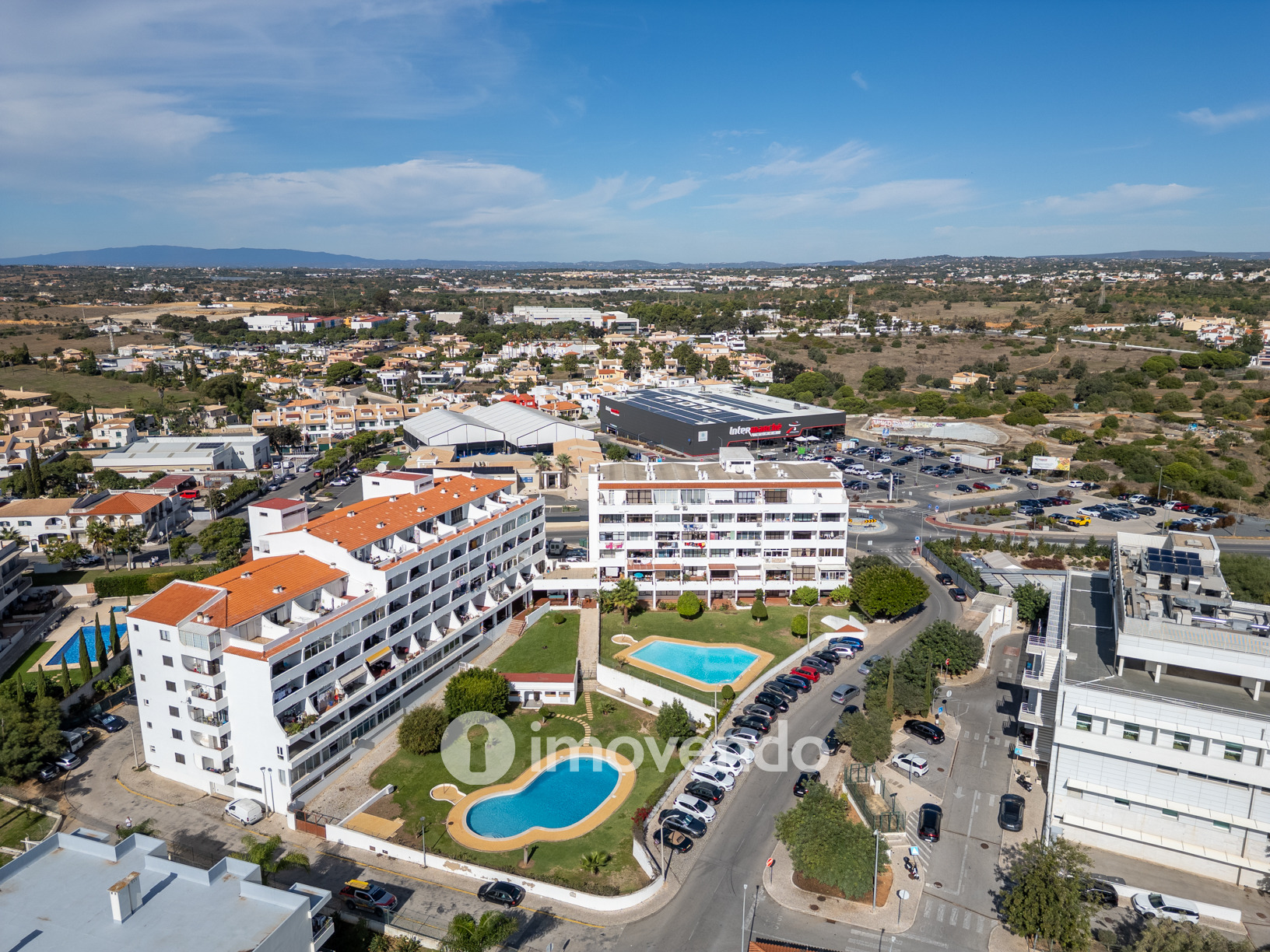 Apartamento T1 com parqueamento, em condomínio com piscina, Albufeira