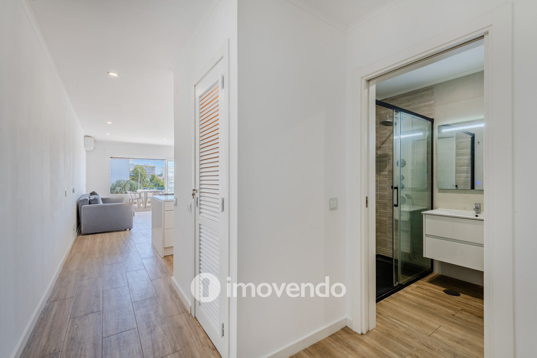Apartamento T1 com parqueamento, em condomínio com piscina, Albufeira