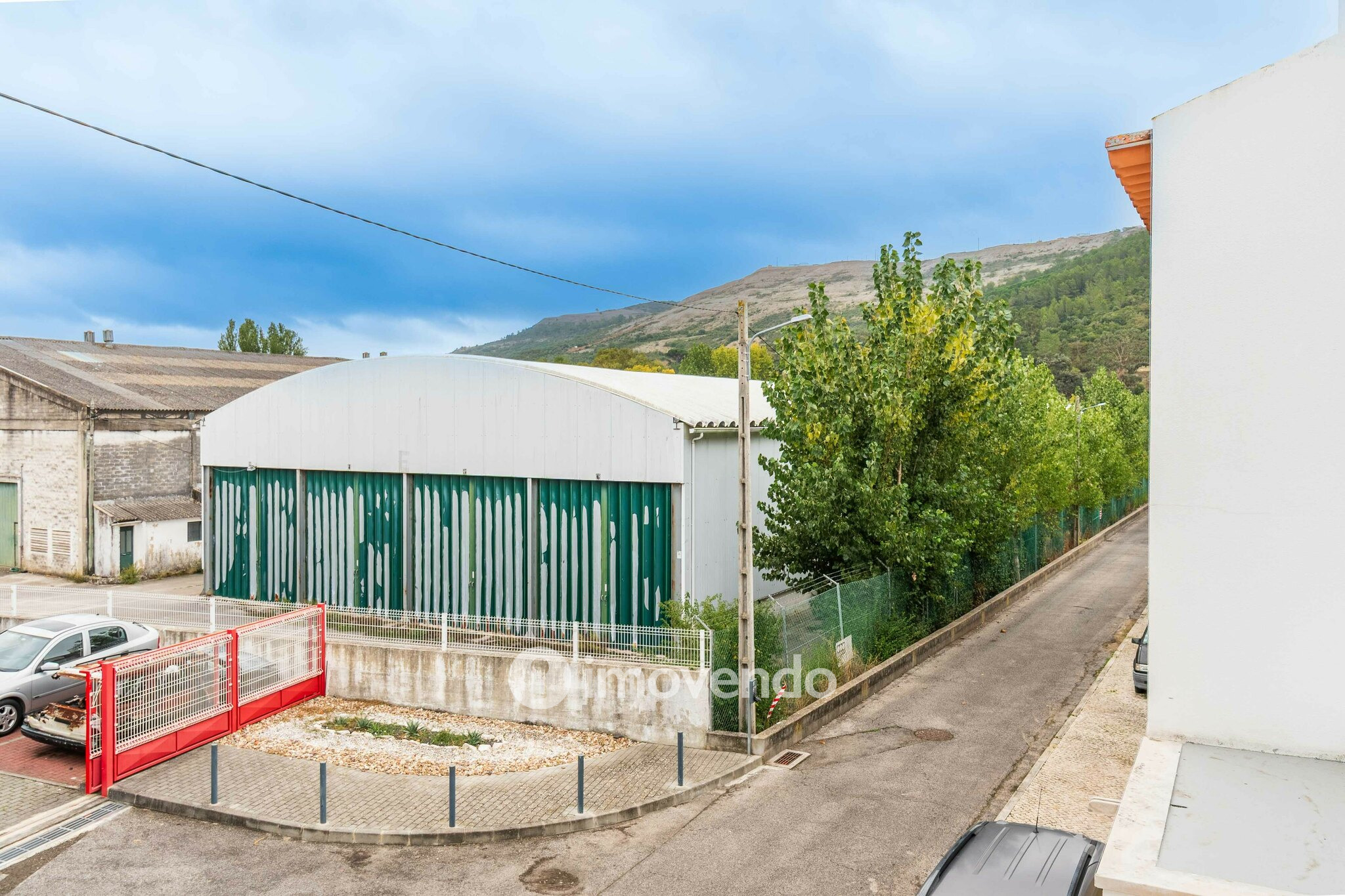 Moradia T3 com garagem, num condomínio com piscina, em Bucelas