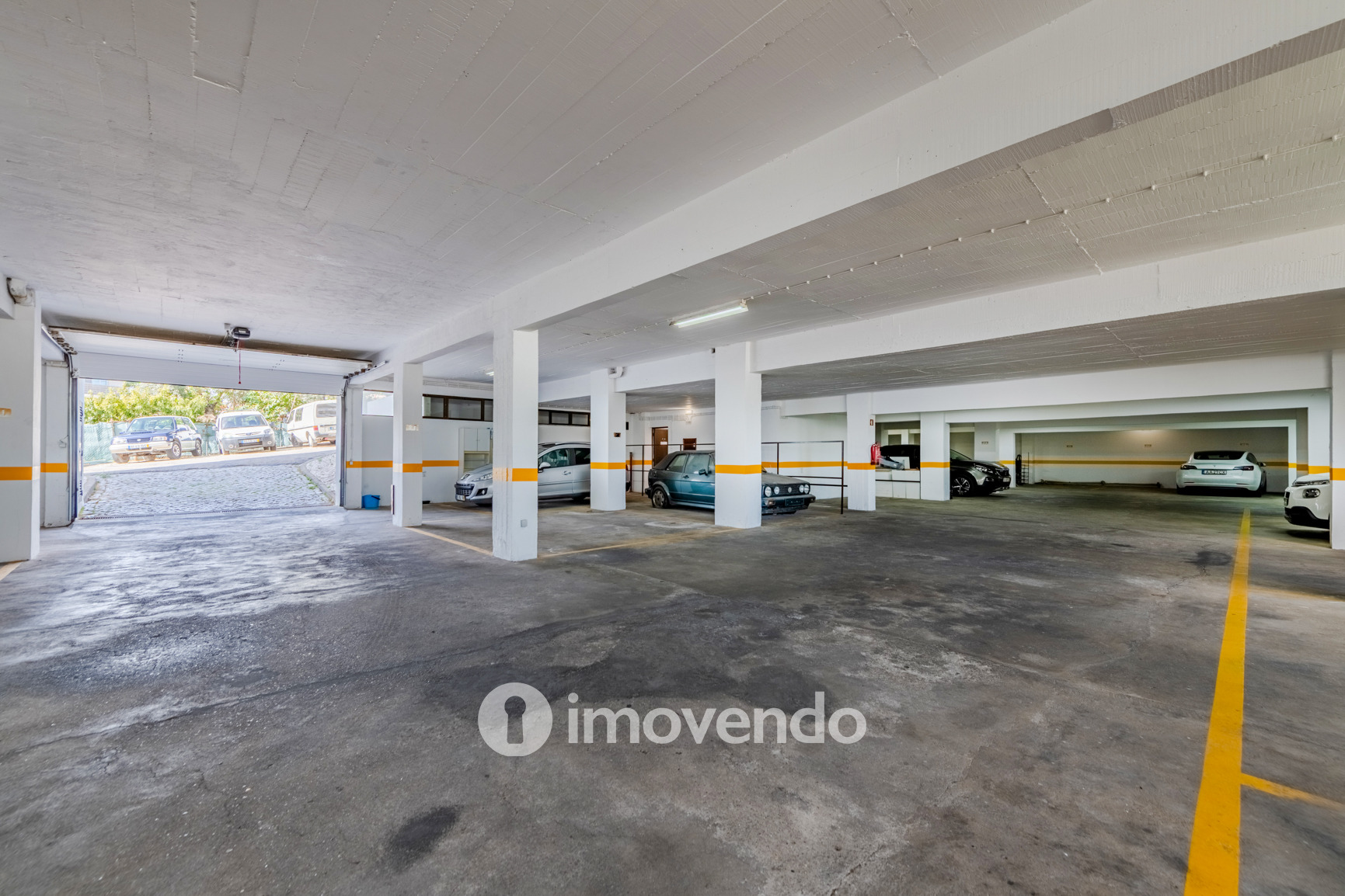Apartamento T1 com parqueamento, em condomínio com piscina, Albufeira