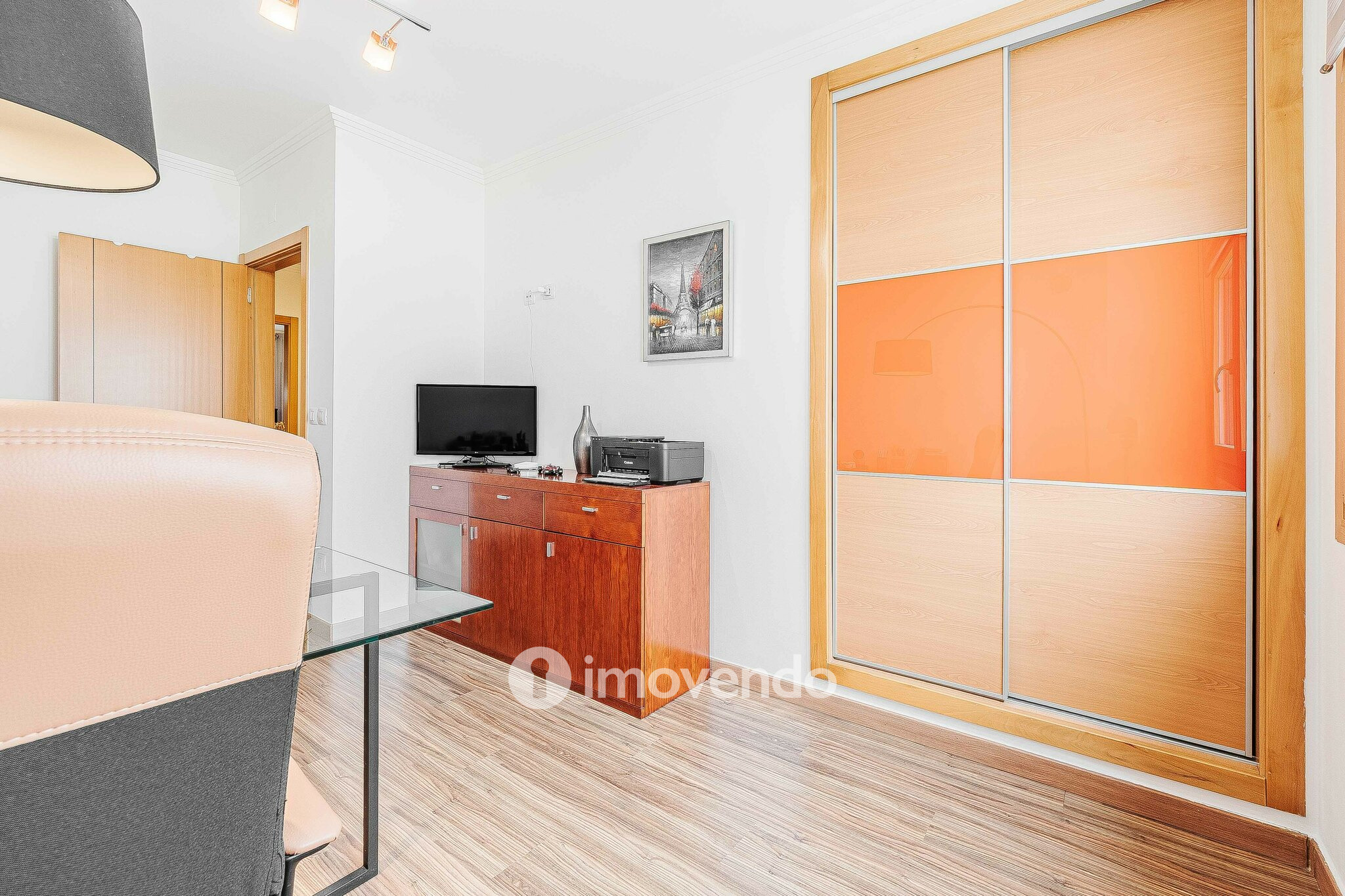 Moradia T3 com garagem, num condomínio com piscina, em Bucelas