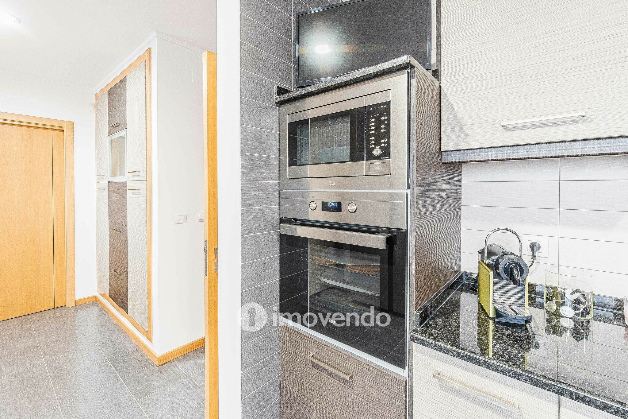 Moradia T3 com garagem, num condomínio com piscina, em Bucelas