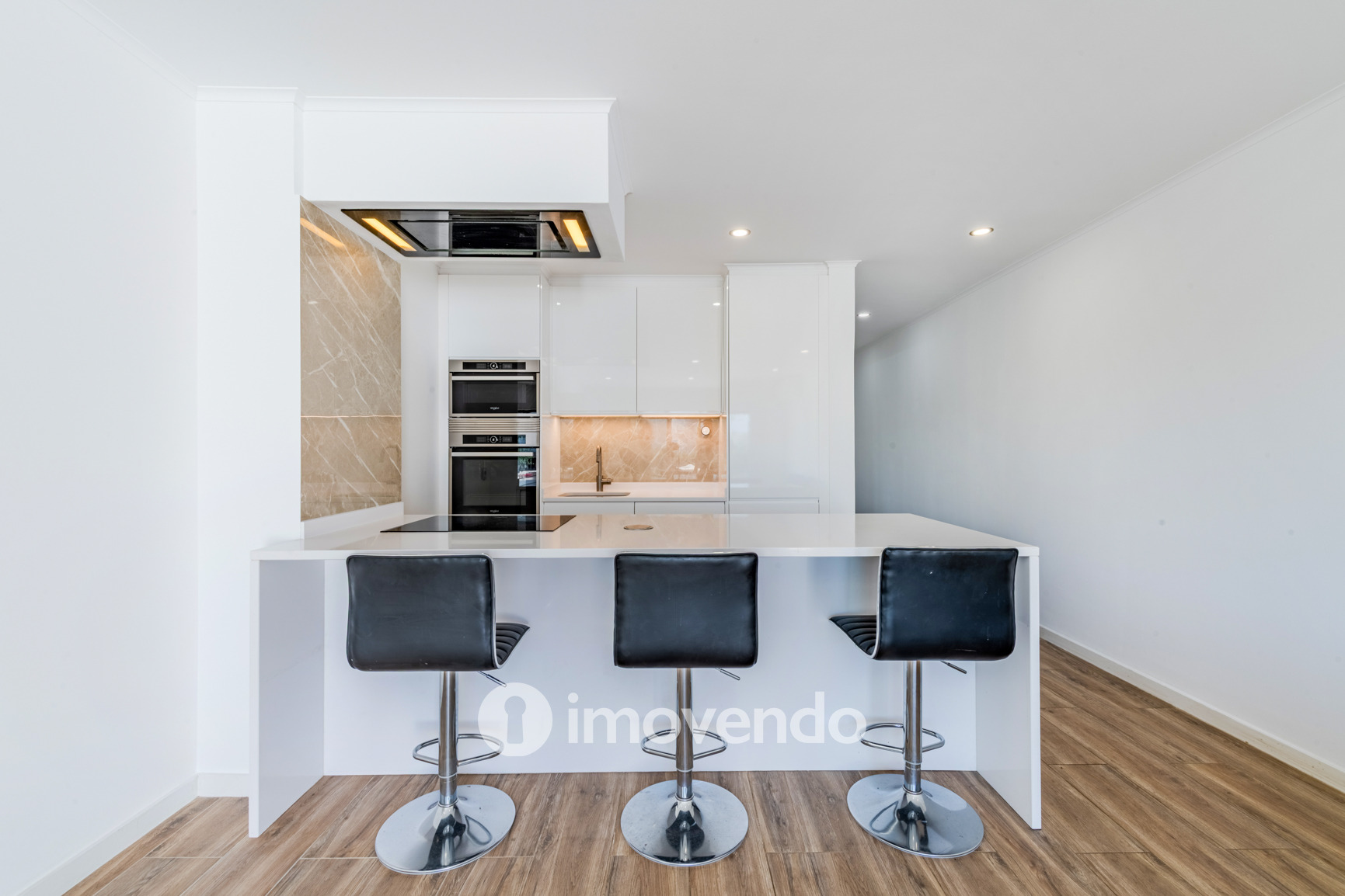 Apartamento T1 com parqueamento, em condomínio com piscina, Albufeira