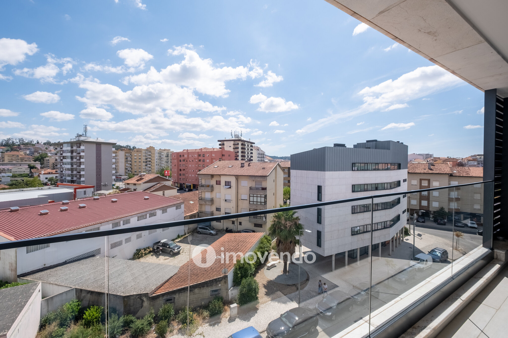 Apartamento T1+1, semi-novo, em Coimbra