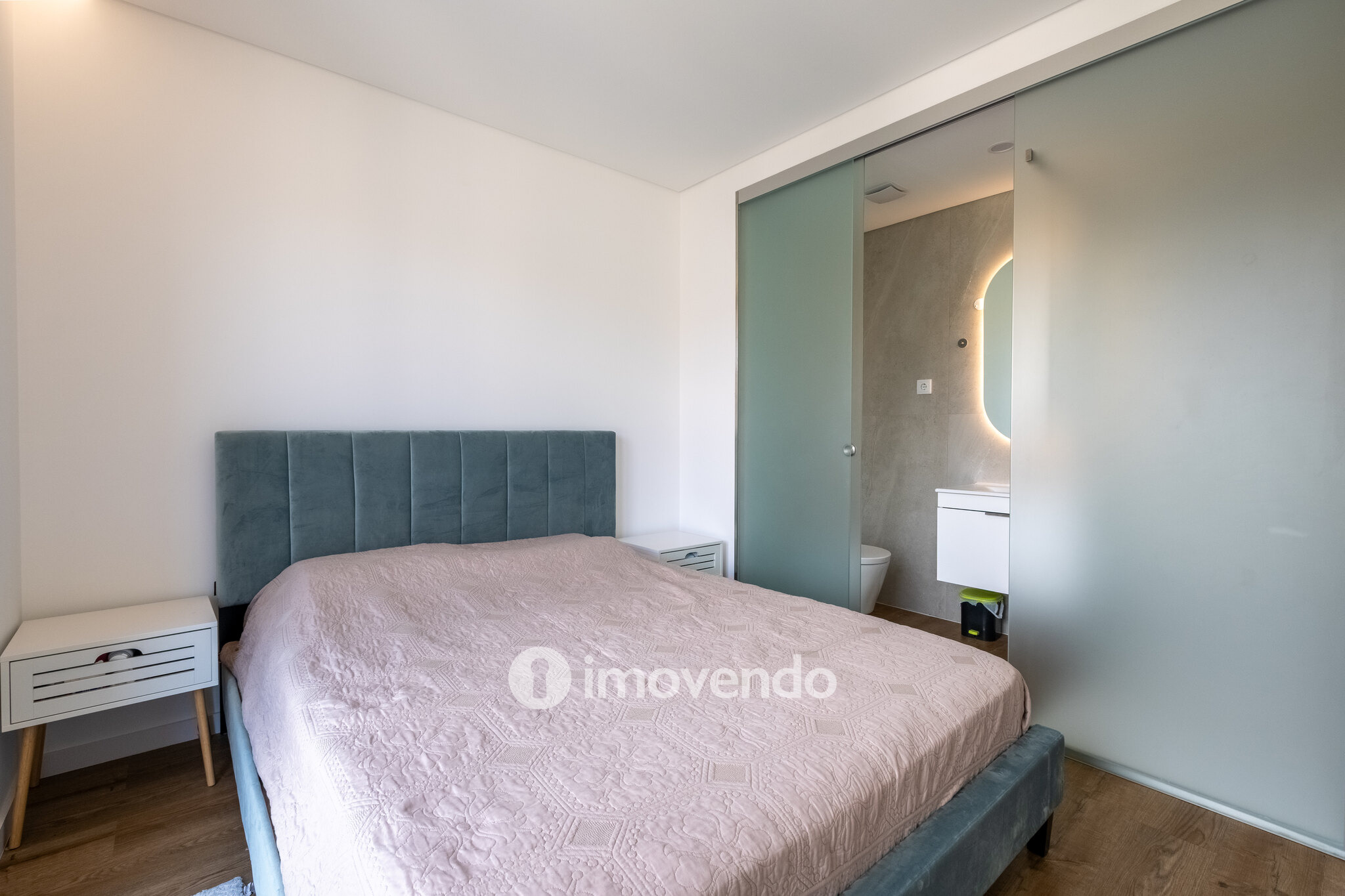 Apartamento T1+1, semi-novo, em Coimbra