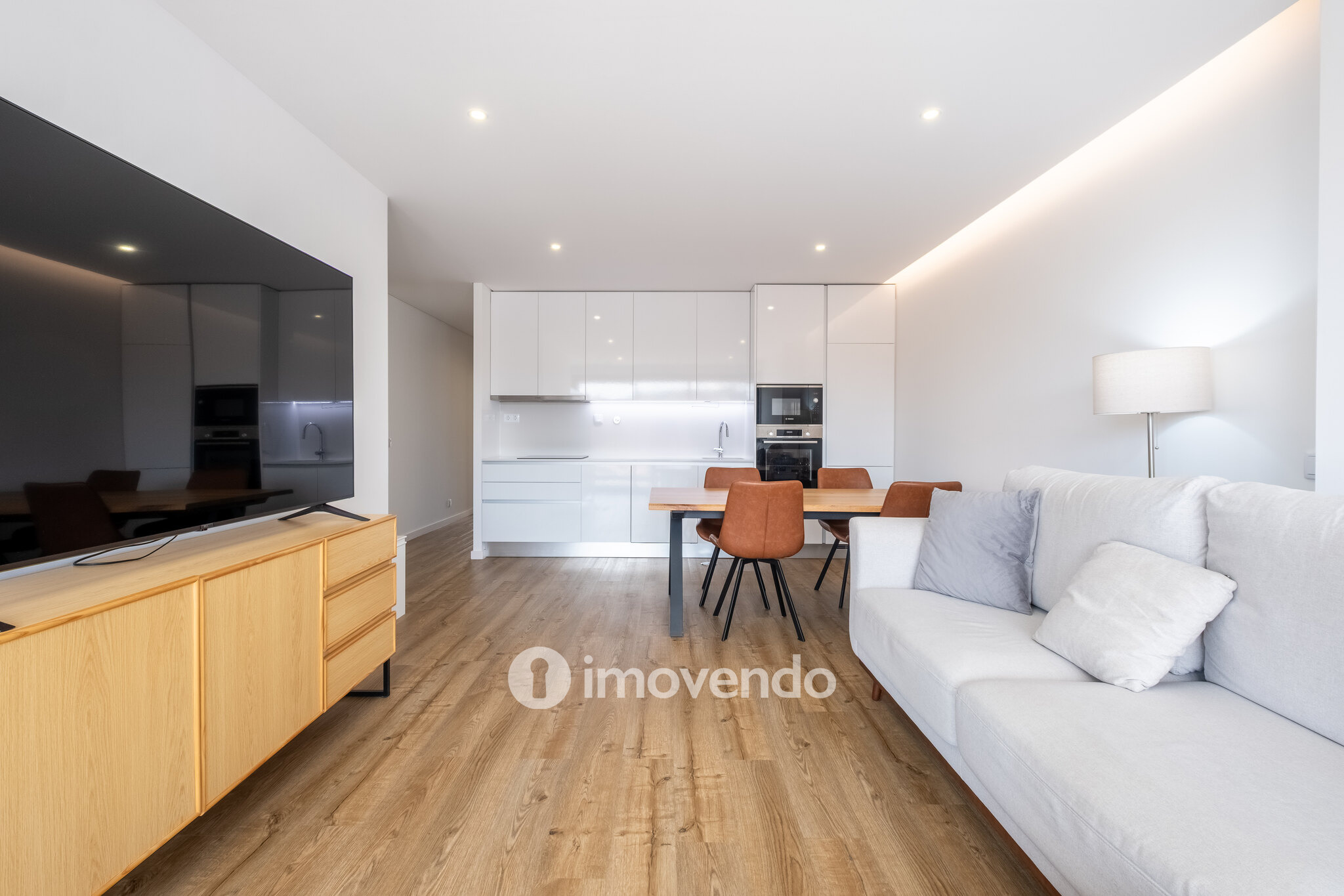 Apartamento T1+1, semi-novo, em Coimbra