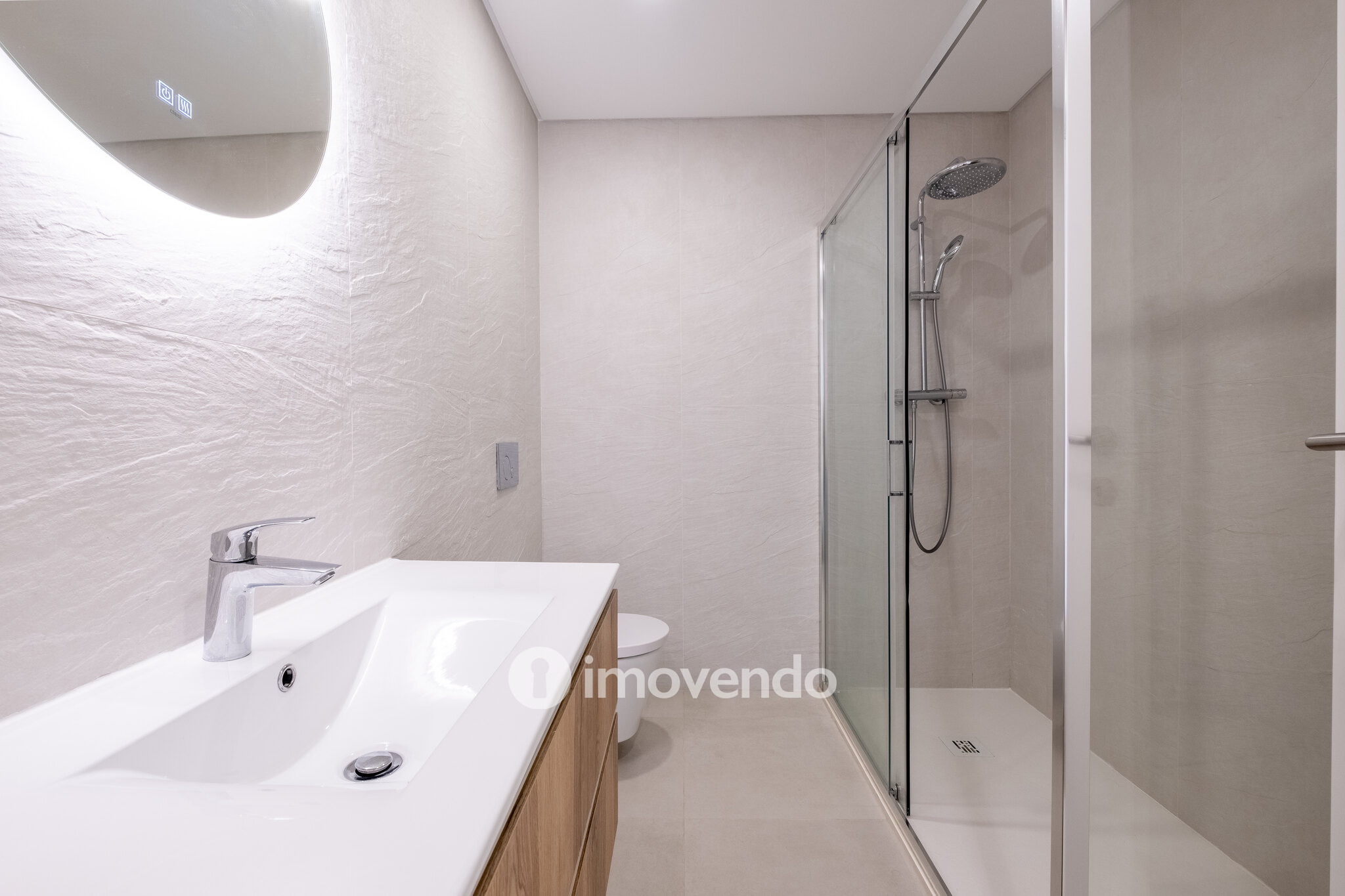 Apartamento T1+1, semi-novo, em Coimbra