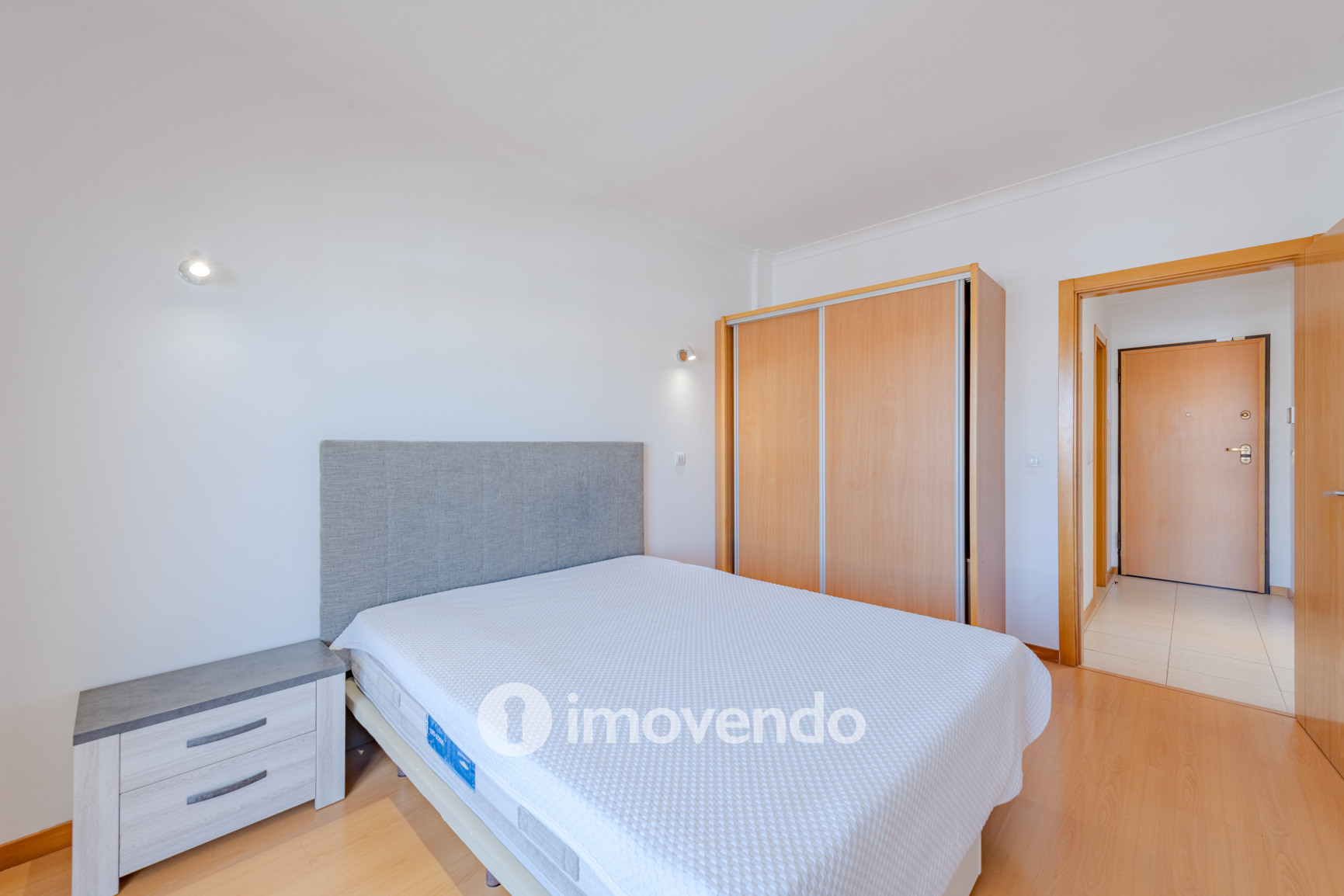 Apartamento T1 com terraço, num condomínio com piscina, em Portimão
