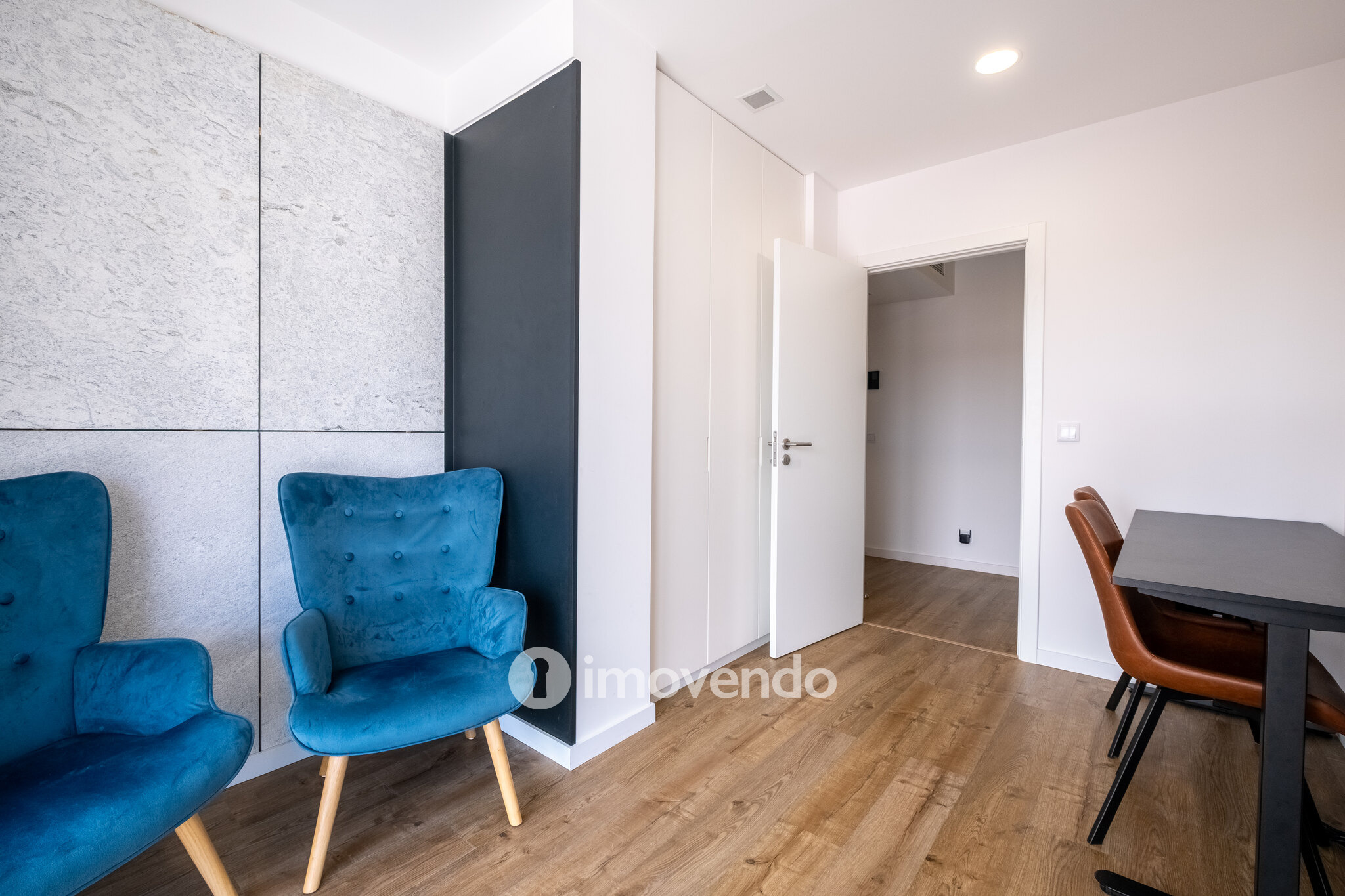Apartamento T1+1, semi-novo, em Coimbra