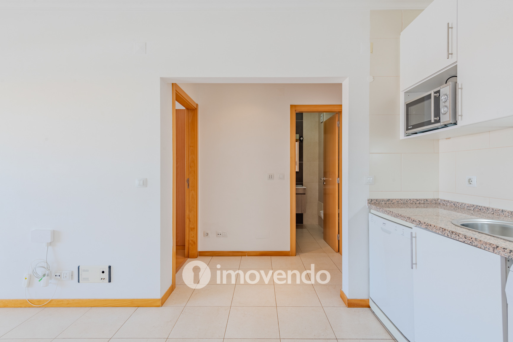 Apartamento T1 com terraço, num condomínio com piscina, em Portimão