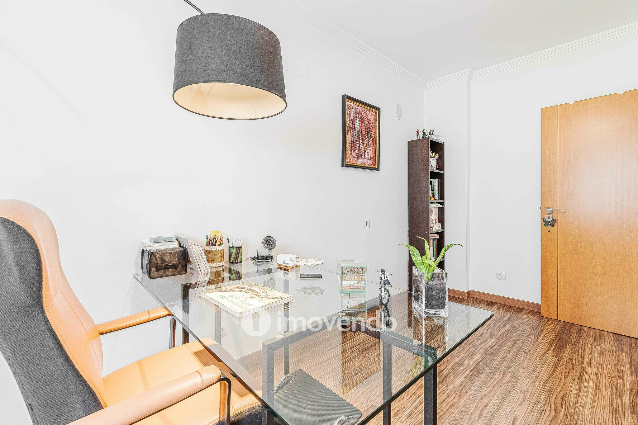 Moradia T3 com garagem, num condomínio com piscina, em Bucelas