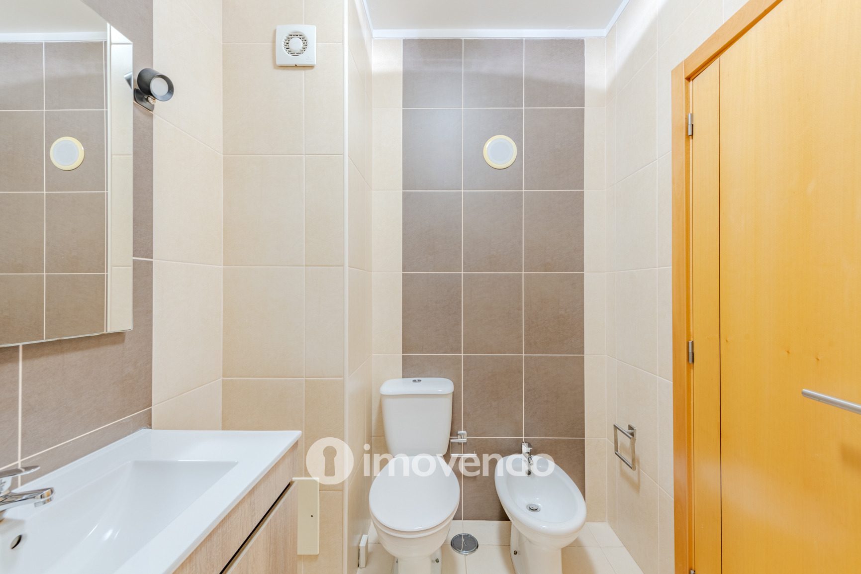 Apartamento T1 com terraço, num condomínio com piscina, em Portimão