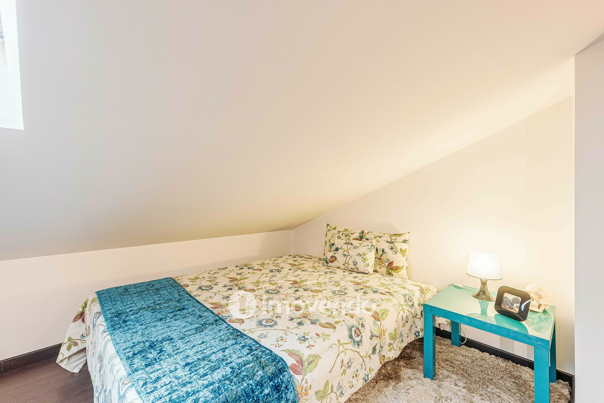 Moradia T3 com garagem, num condomínio com piscina, em Bucelas