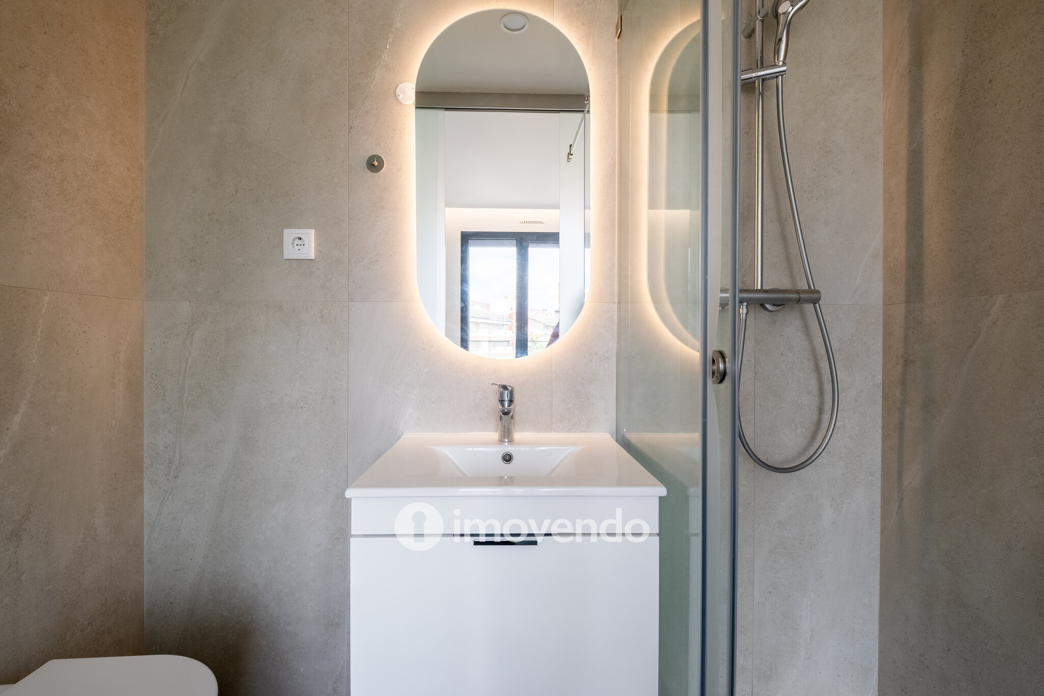 Apartamento T1+1, semi-novo, em Coimbra
