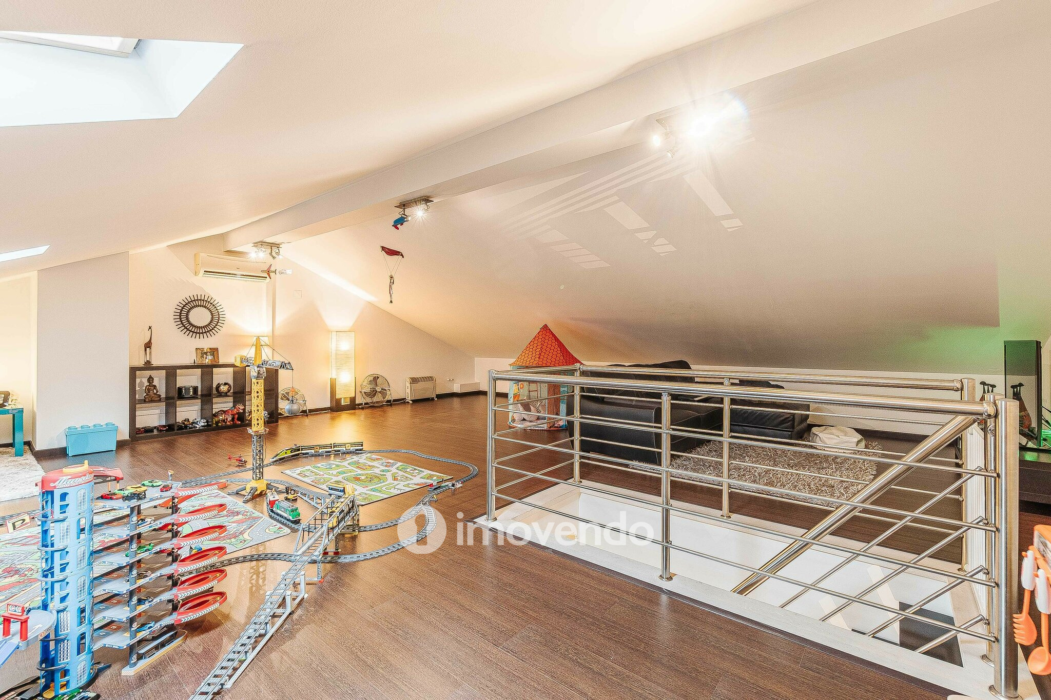 Moradia T3 com garagem, num condomínio com piscina, em Bucelas