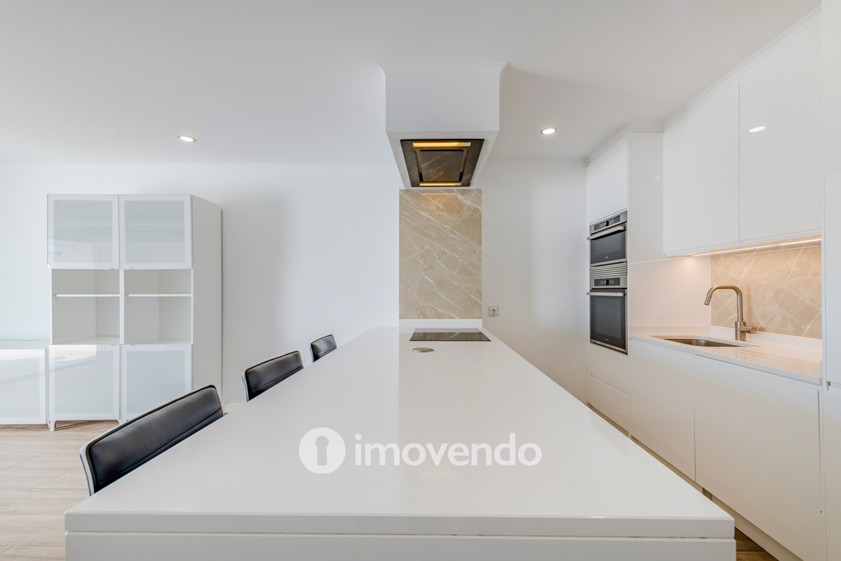 Apartamento T1 com parqueamento, em condomínio com piscina, Albufeira