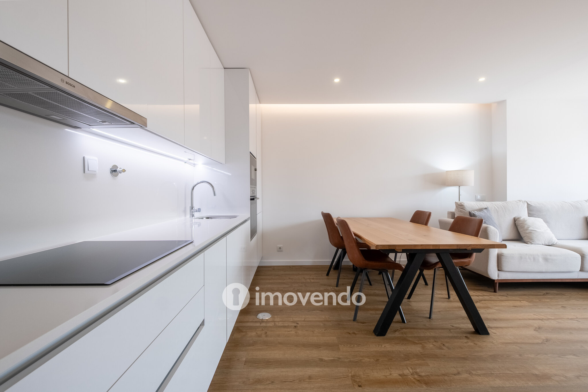 Apartamento T1+1, semi-novo, em Coimbra