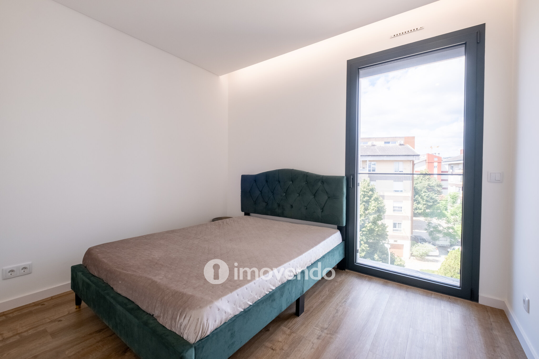 Apartamento T1+1, semi-novo, em Coimbra
