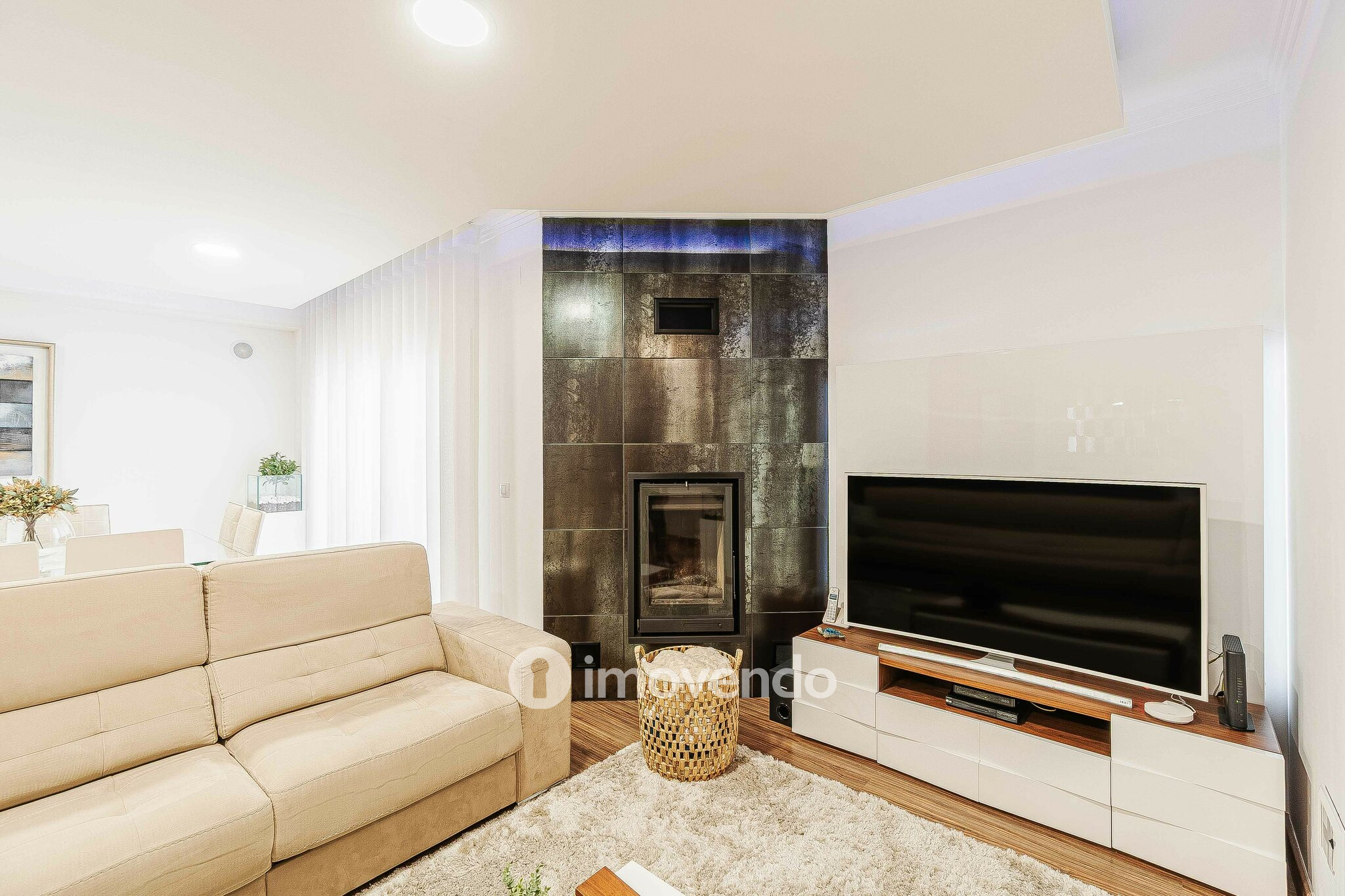 Moradia T3 com garagem, num condomínio com piscina, em Bucelas