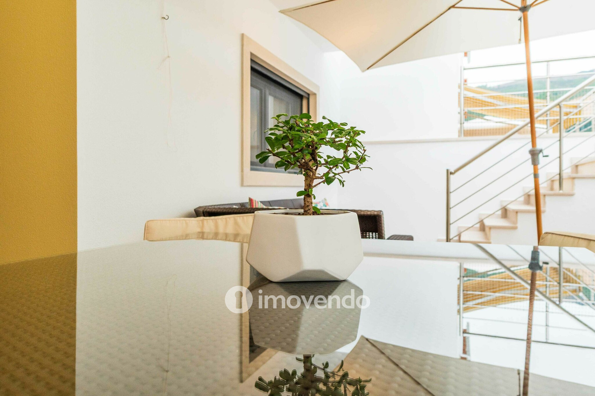 Moradia T3 com garagem, num condomínio com piscina, em Bucelas