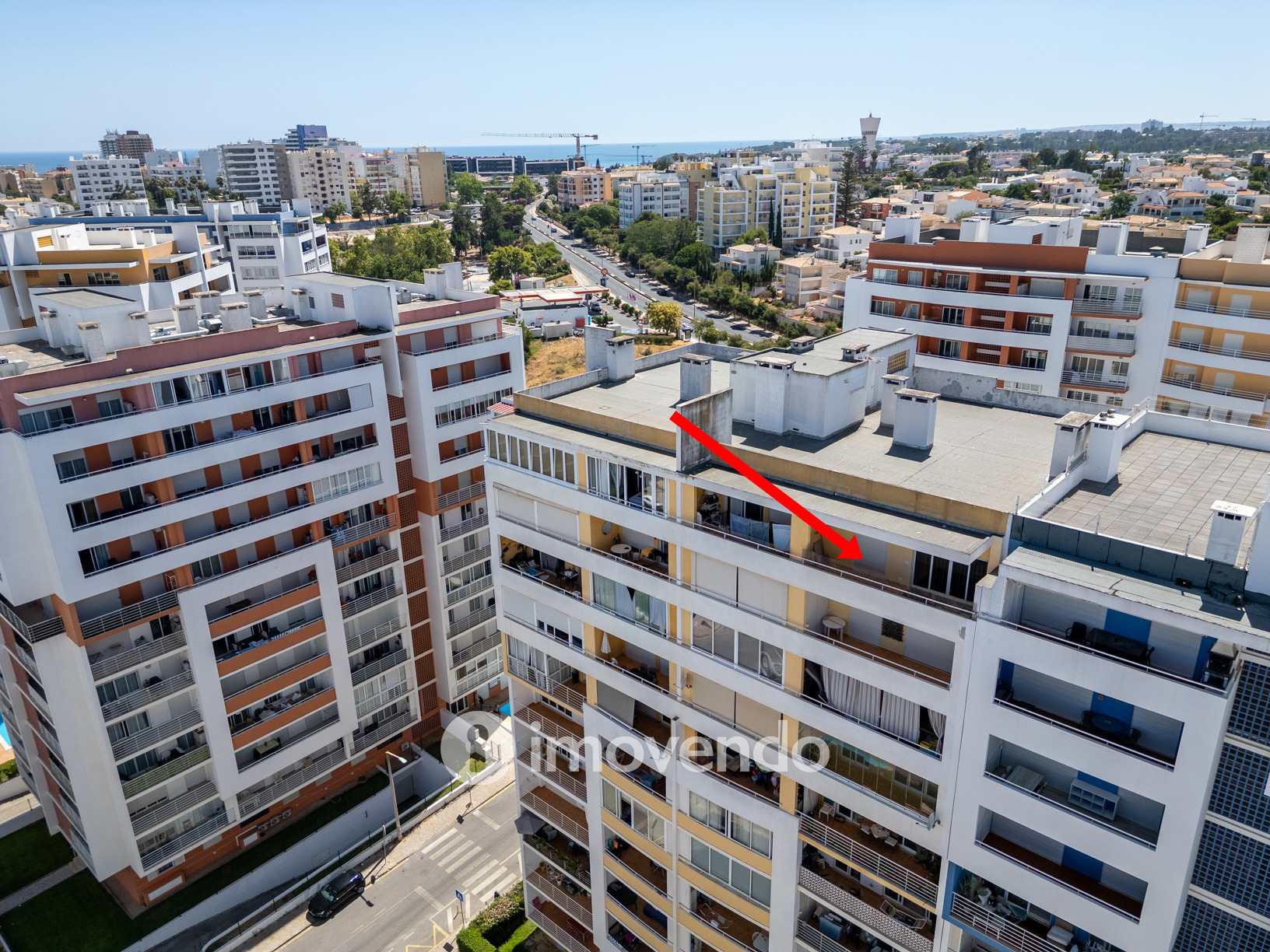 Apartamento T1 com terraço, num condomínio com piscina, em Portimão