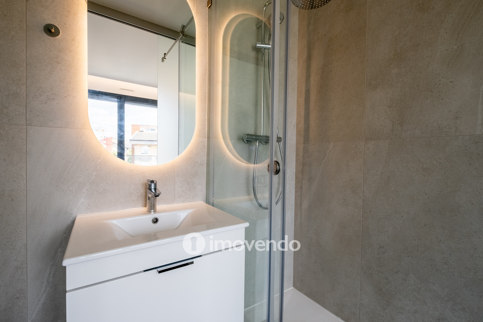 Apartamento T1+1, semi-novo, em Coimbra