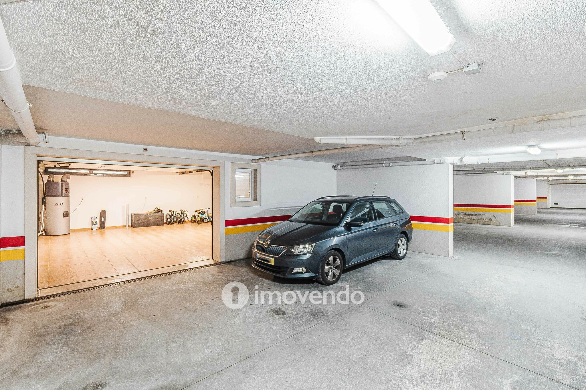 Moradia T3 com garagem, num condomínio com piscina, em Bucelas