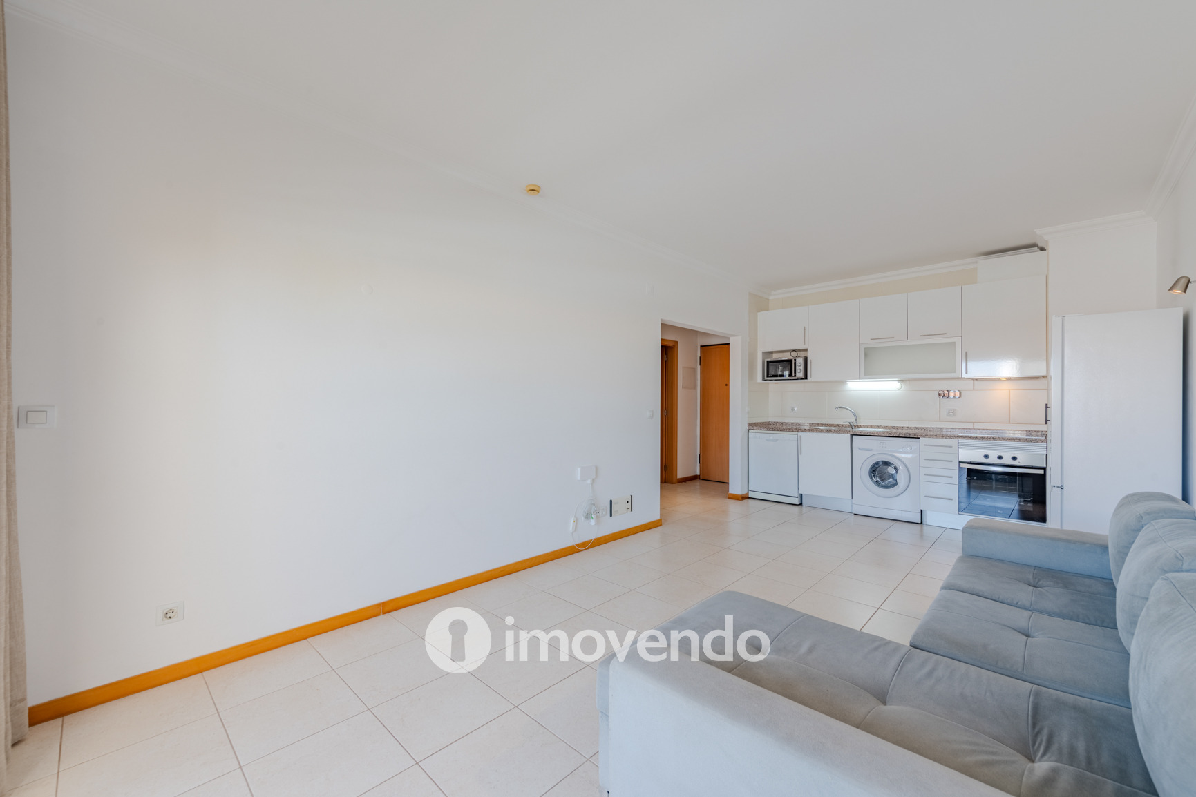 Apartamento T1 com terraço, num condomínio com piscina, em Portimão
