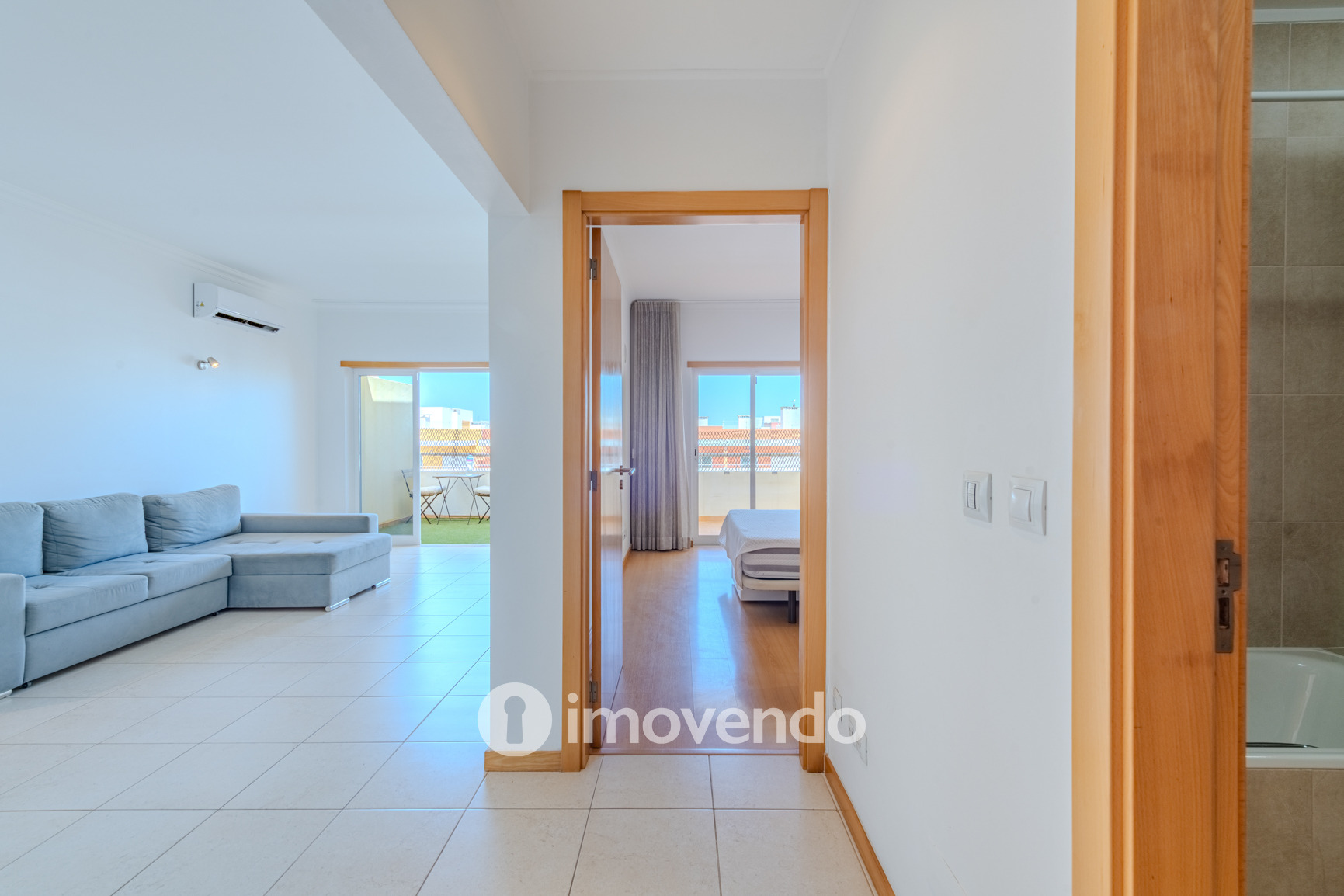 Apartamento T1 com terraço, num condomínio com piscina, em Portimão
