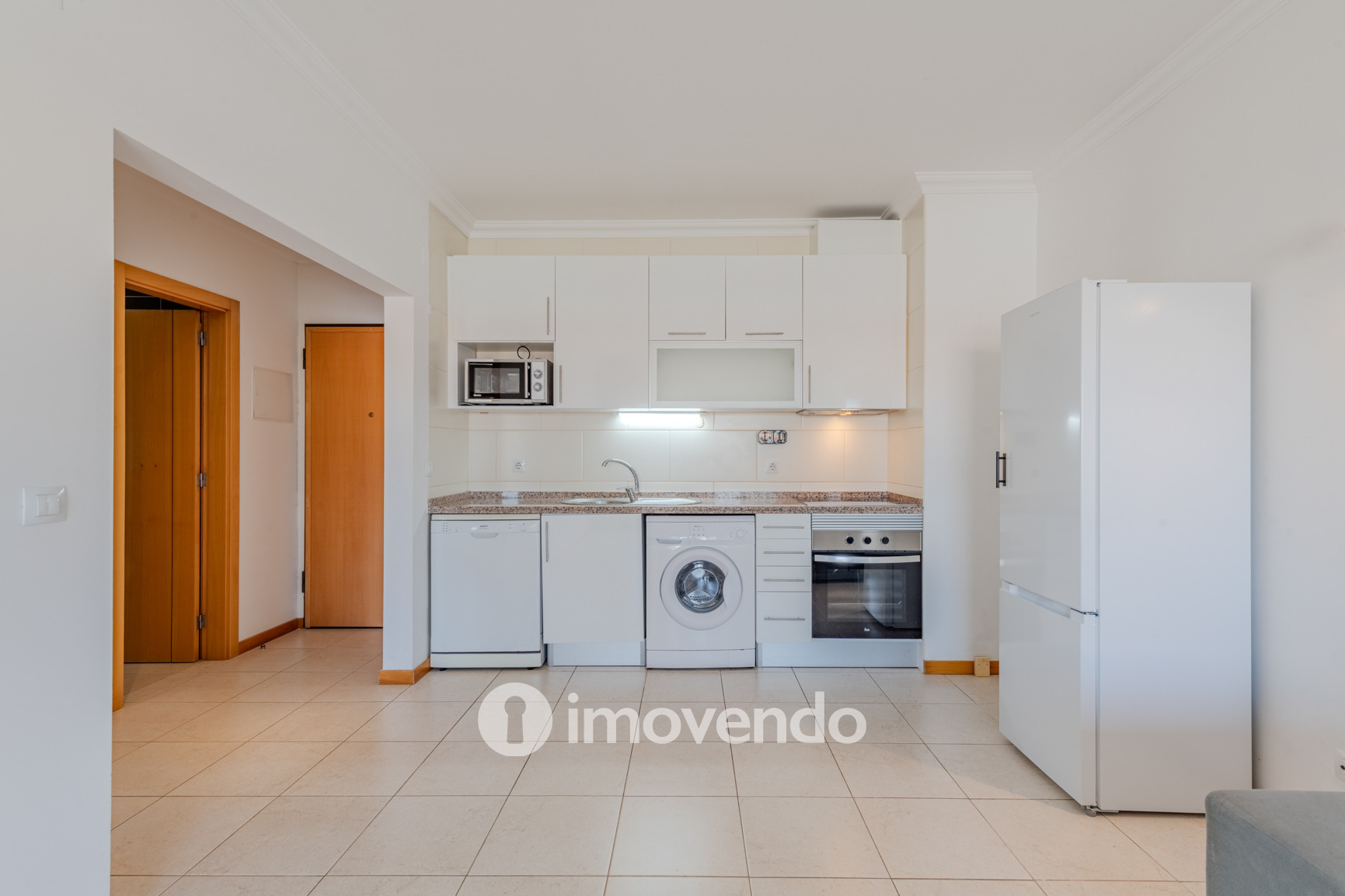 Apartamento T1 com terraço, num condomínio com piscina, em Portimão
