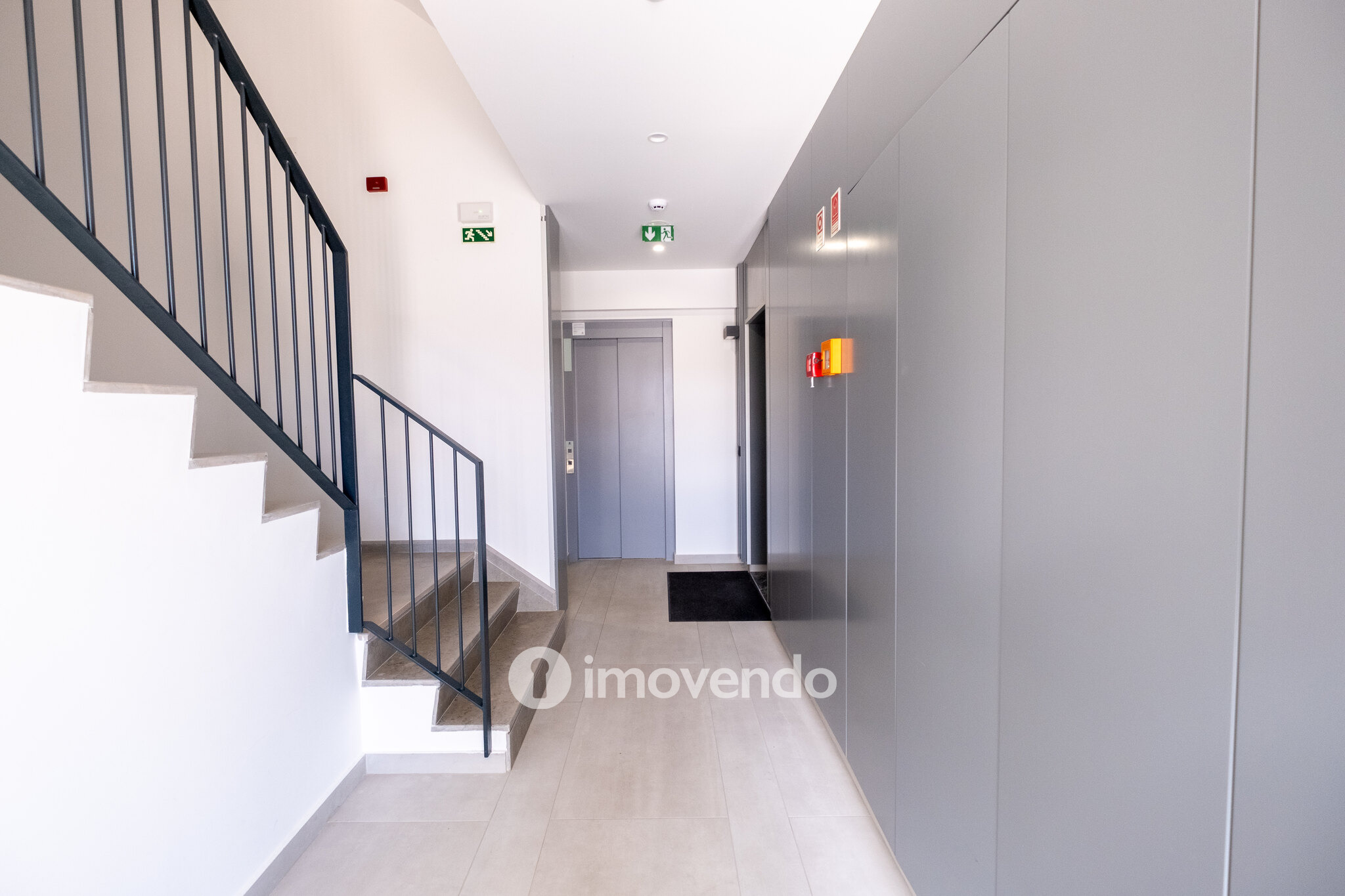 Apartamento T1+1, semi-novo, em Coimbra