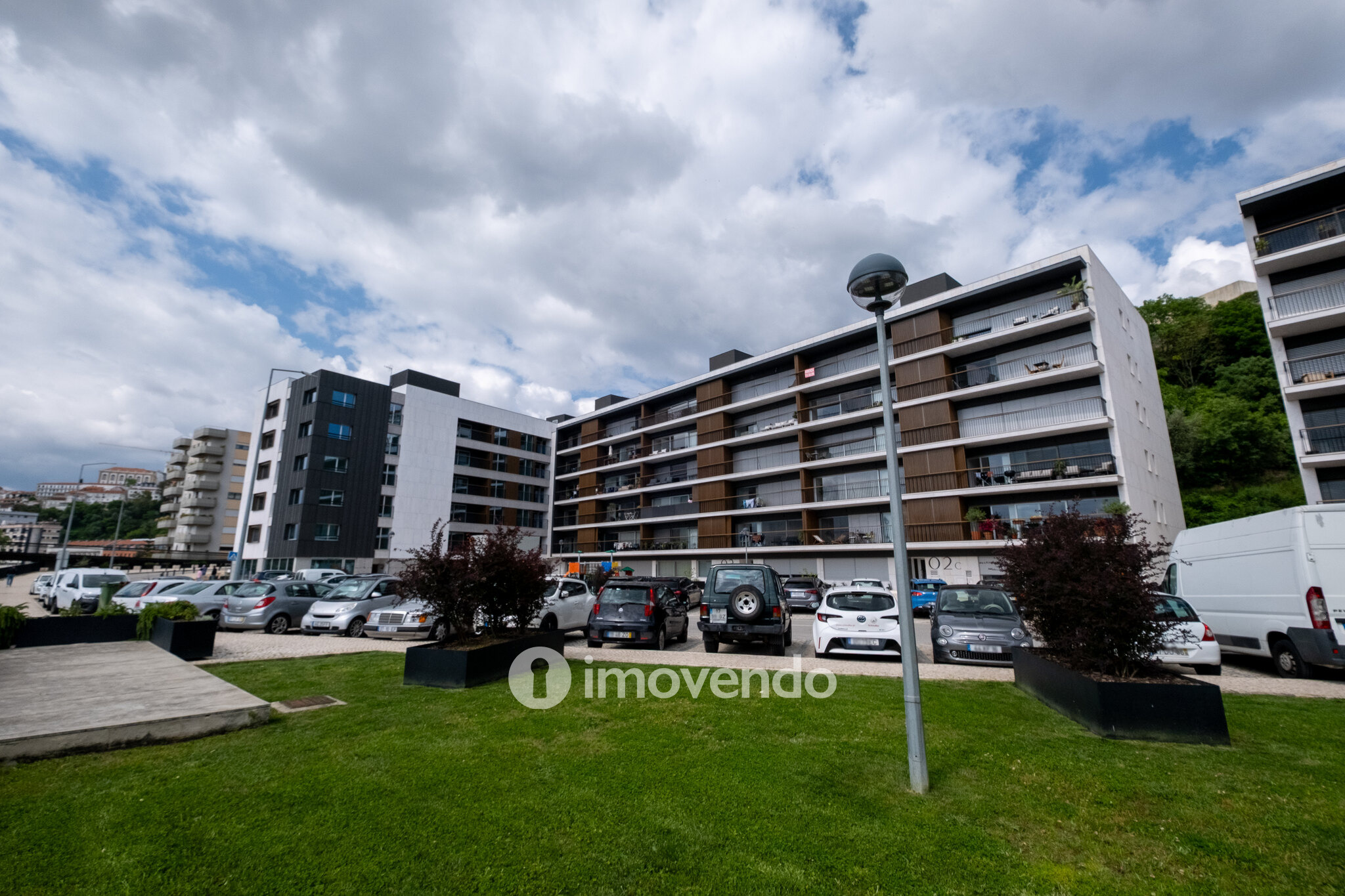 Apartamento T3 exclusivo, com terraço, nos Terraços do Rio, Coimbra