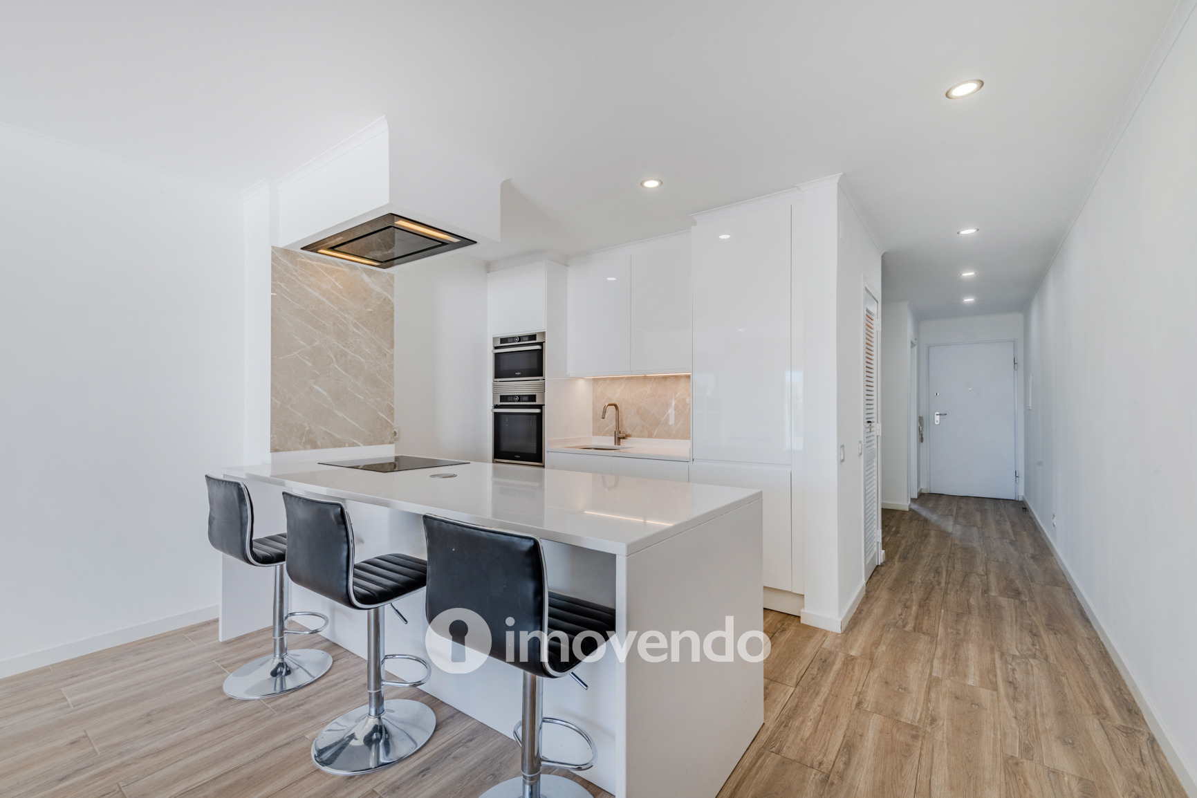 Apartamento T1 com parqueamento, em condomínio com piscina, Albufeira