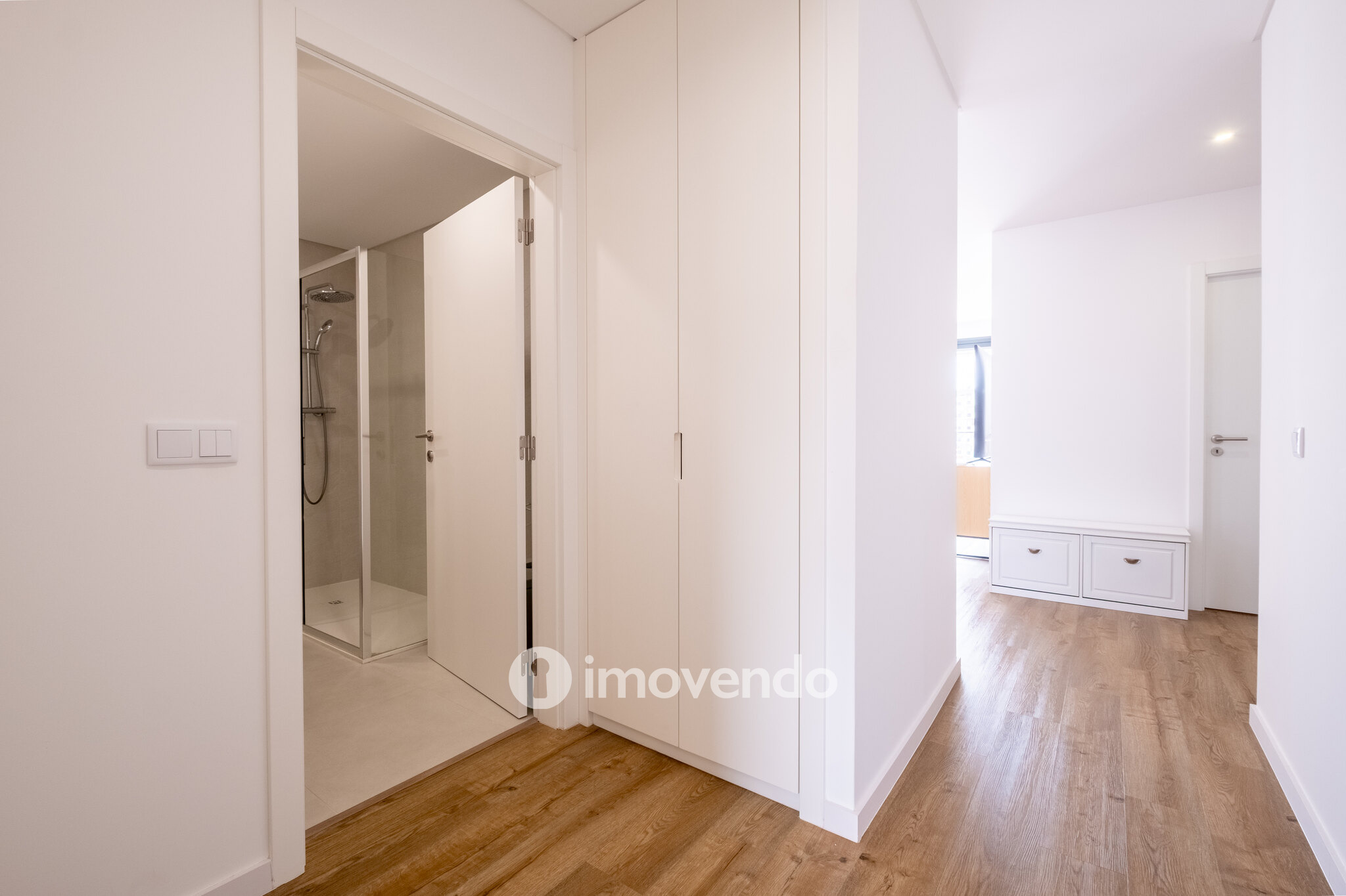 Apartamento T1+1, semi-novo, em Coimbra