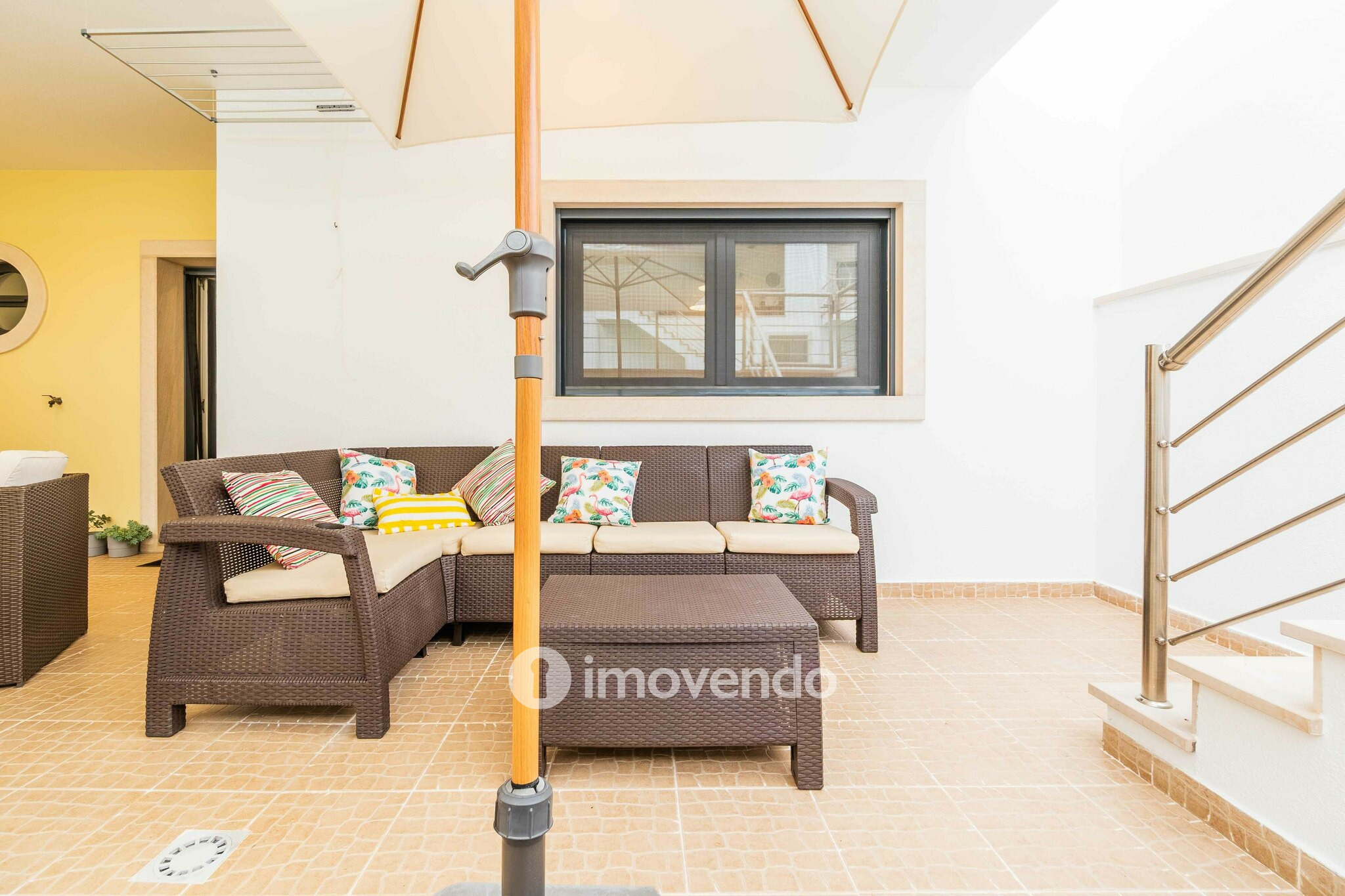 Moradia T3 com garagem, num condomínio com piscina, em Bucelas