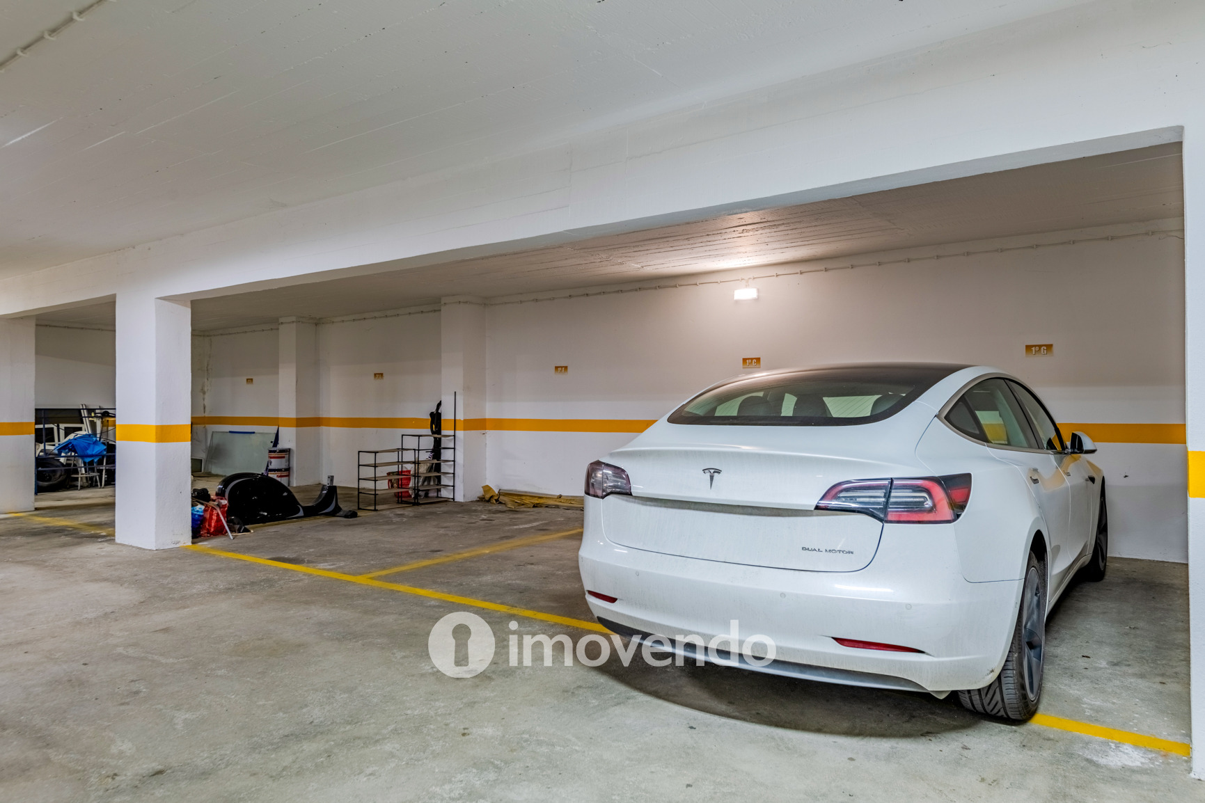 Apartamento T1 com parqueamento, em condomínio com piscina, Albufeira